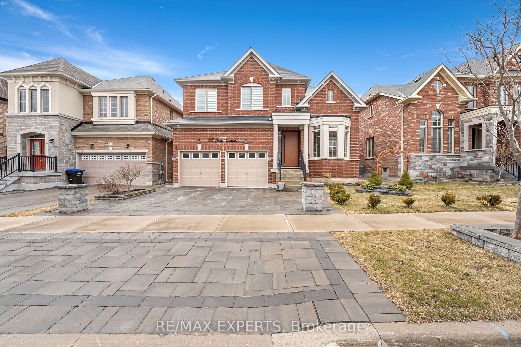 95 Selby Cres Property Photo 1