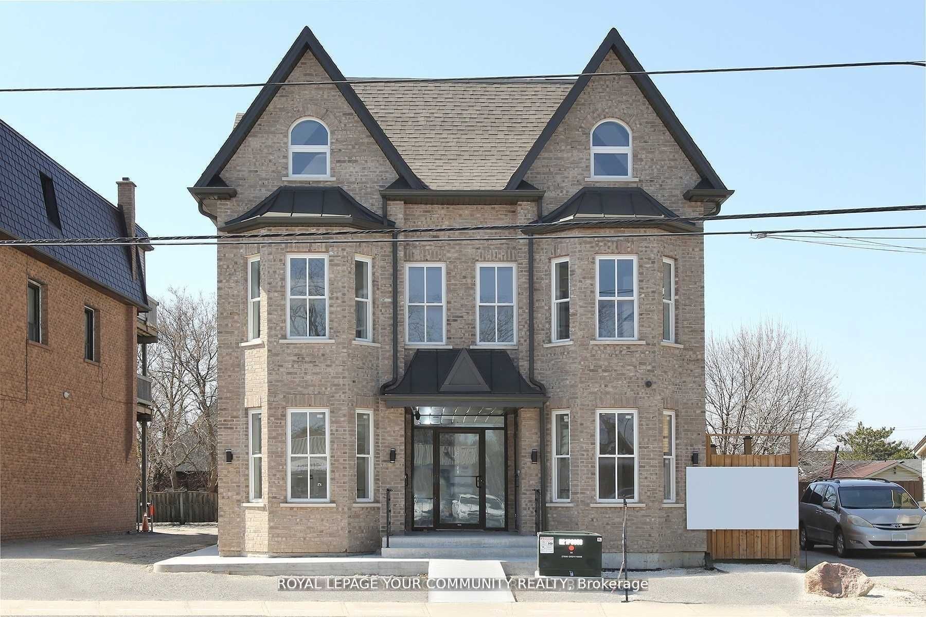 352 Main St N Street Property Photo 1