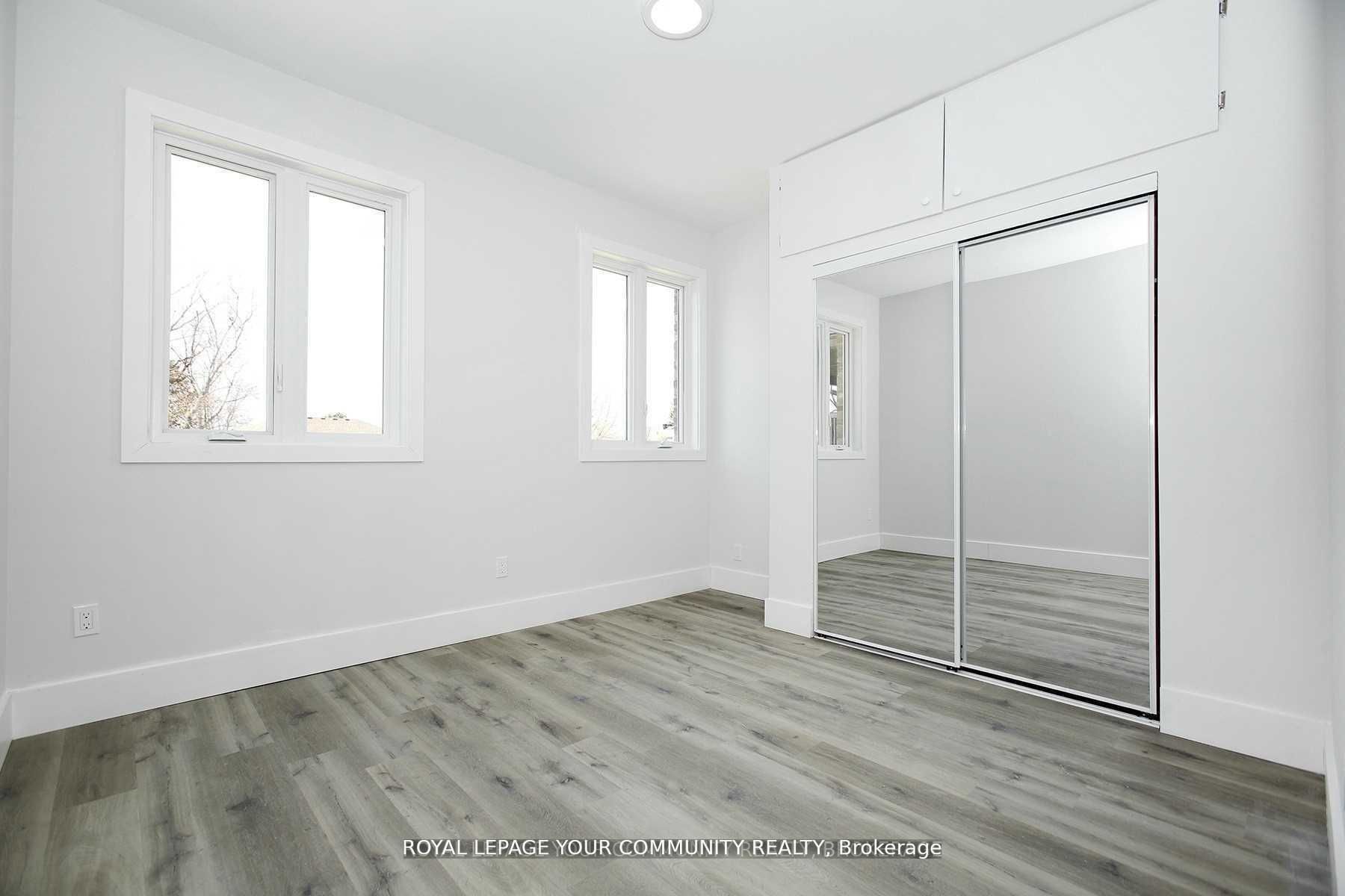 352 Main St N Street Property Photo 6