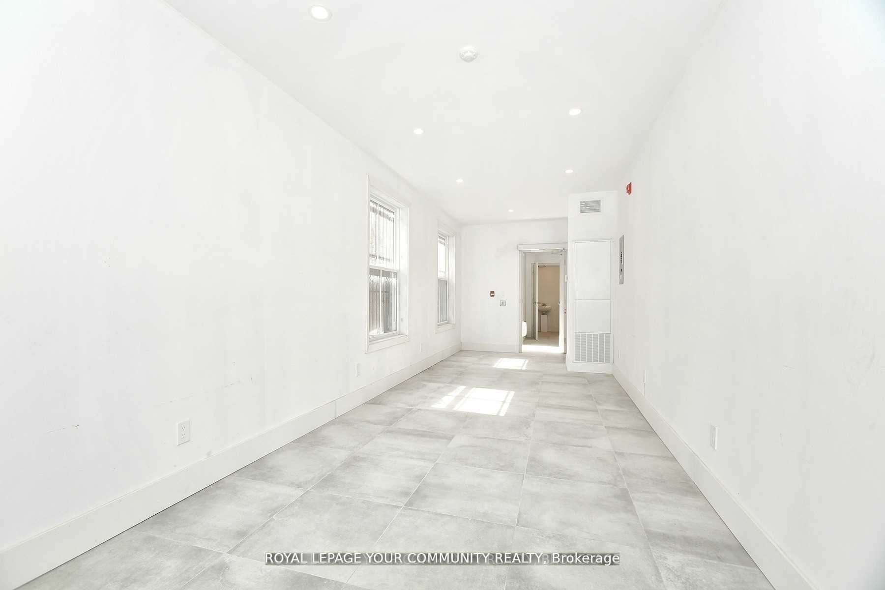 352 Main St N Street Property Photo 24