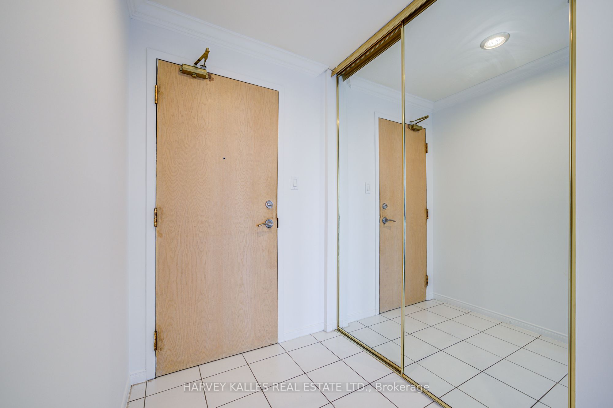 #1204 - 11 Townsgate Drive Property Photo 3