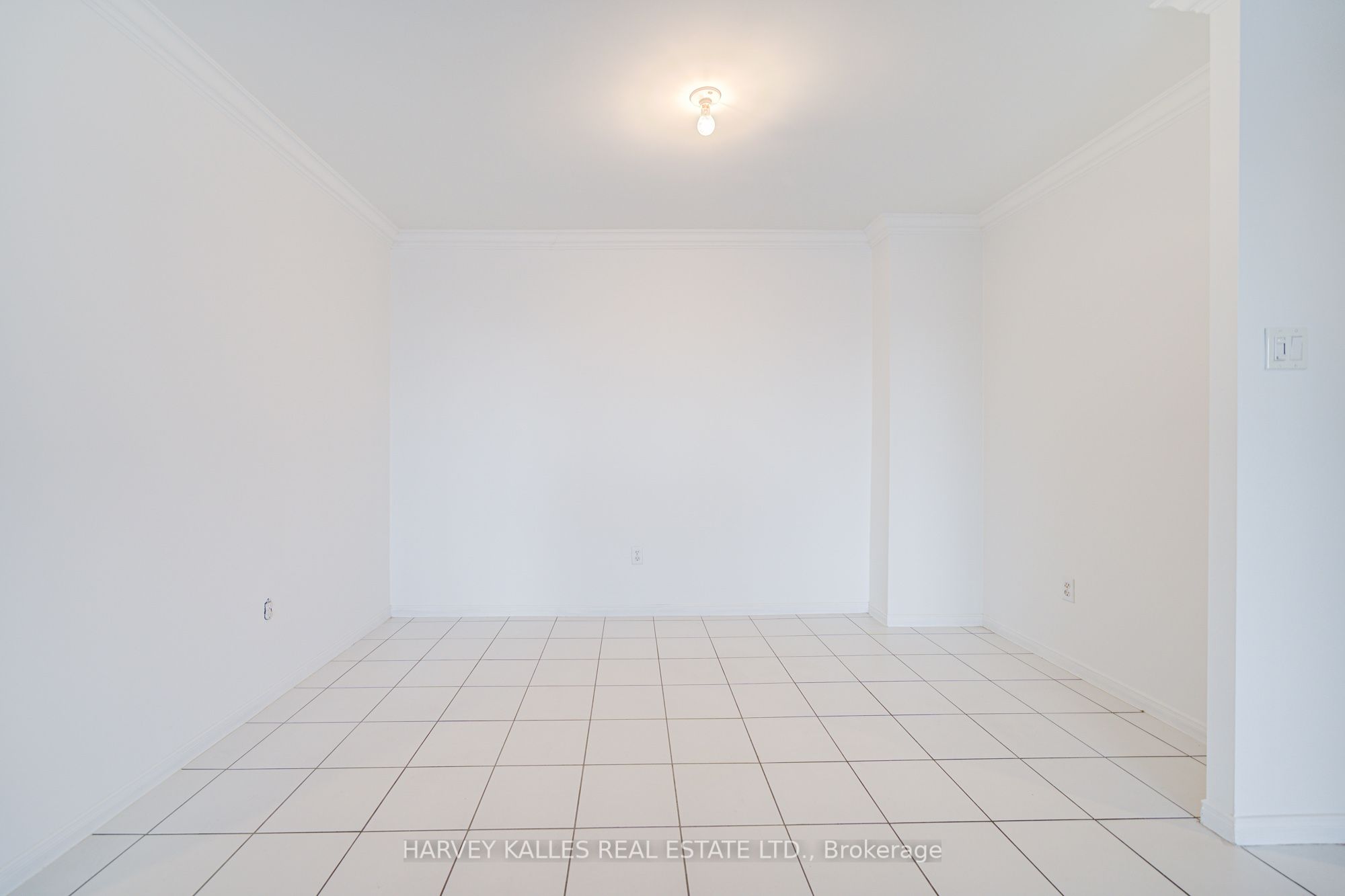 #1204 - 11 Townsgate Drive Property Photo 4