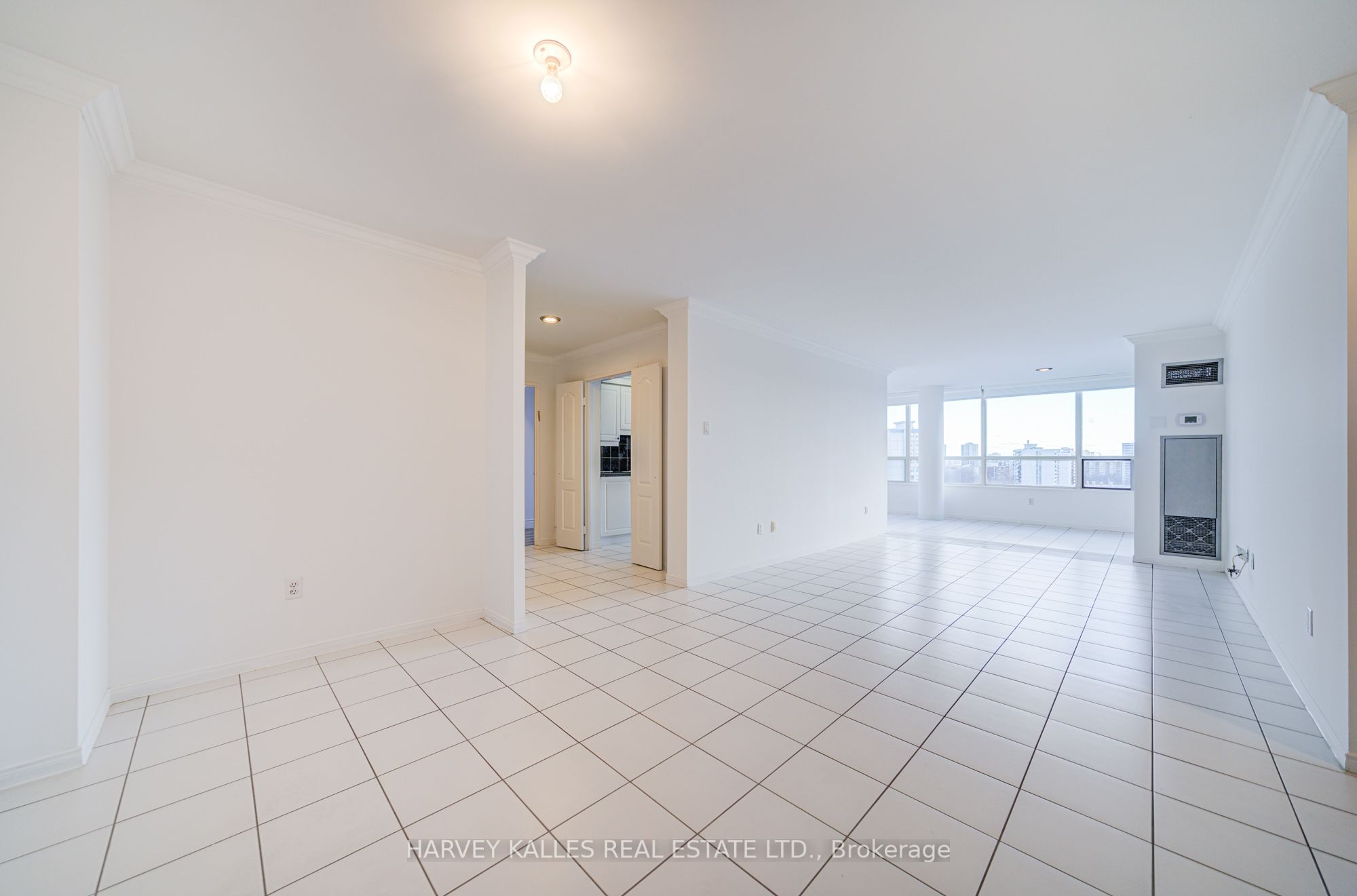#1204 - 11 Townsgate Drive Property Photo 6