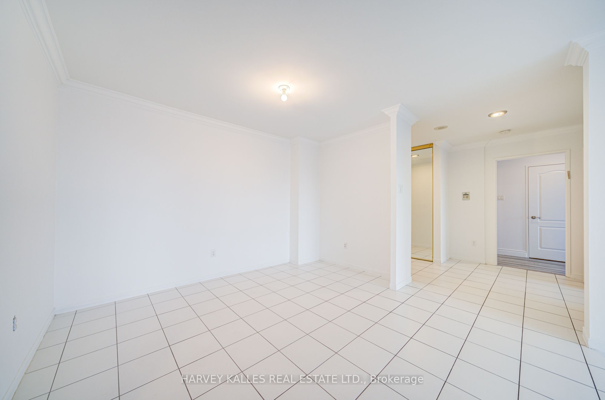 #1204 - 11 Townsgate Drive Property Photo 7