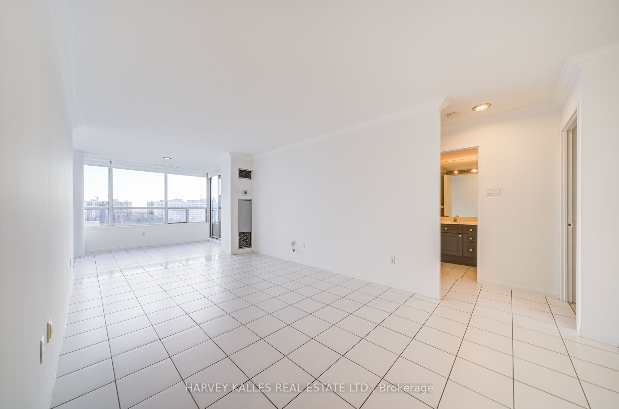 #1204 - 11 Townsgate Drive Property Photo 9