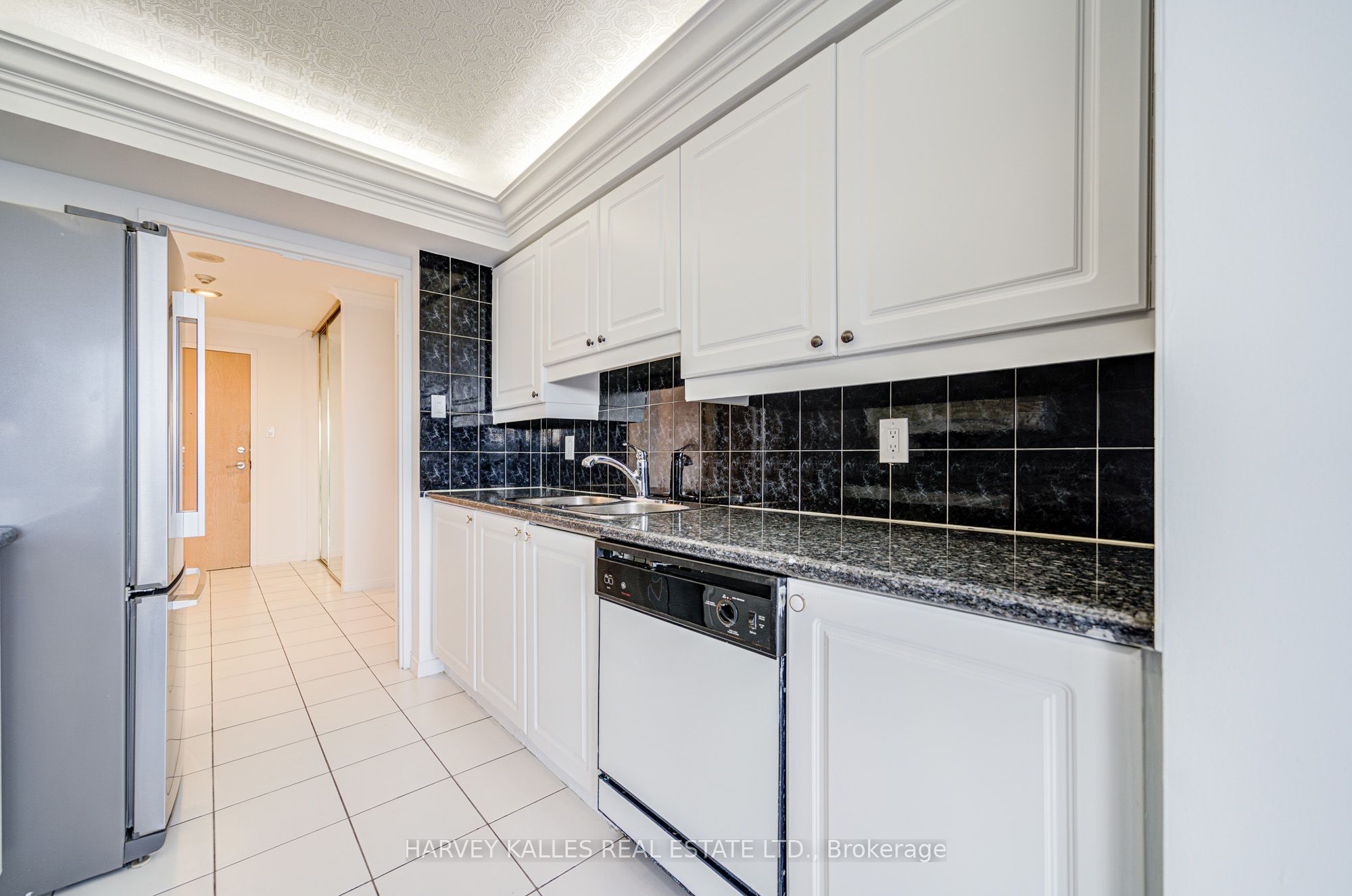 #1204 - 11 Townsgate Drive Property Photo 17