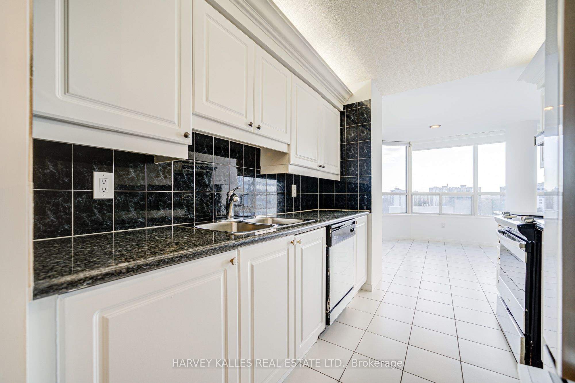 #1204 - 11 Townsgate Drive Property Photo 19