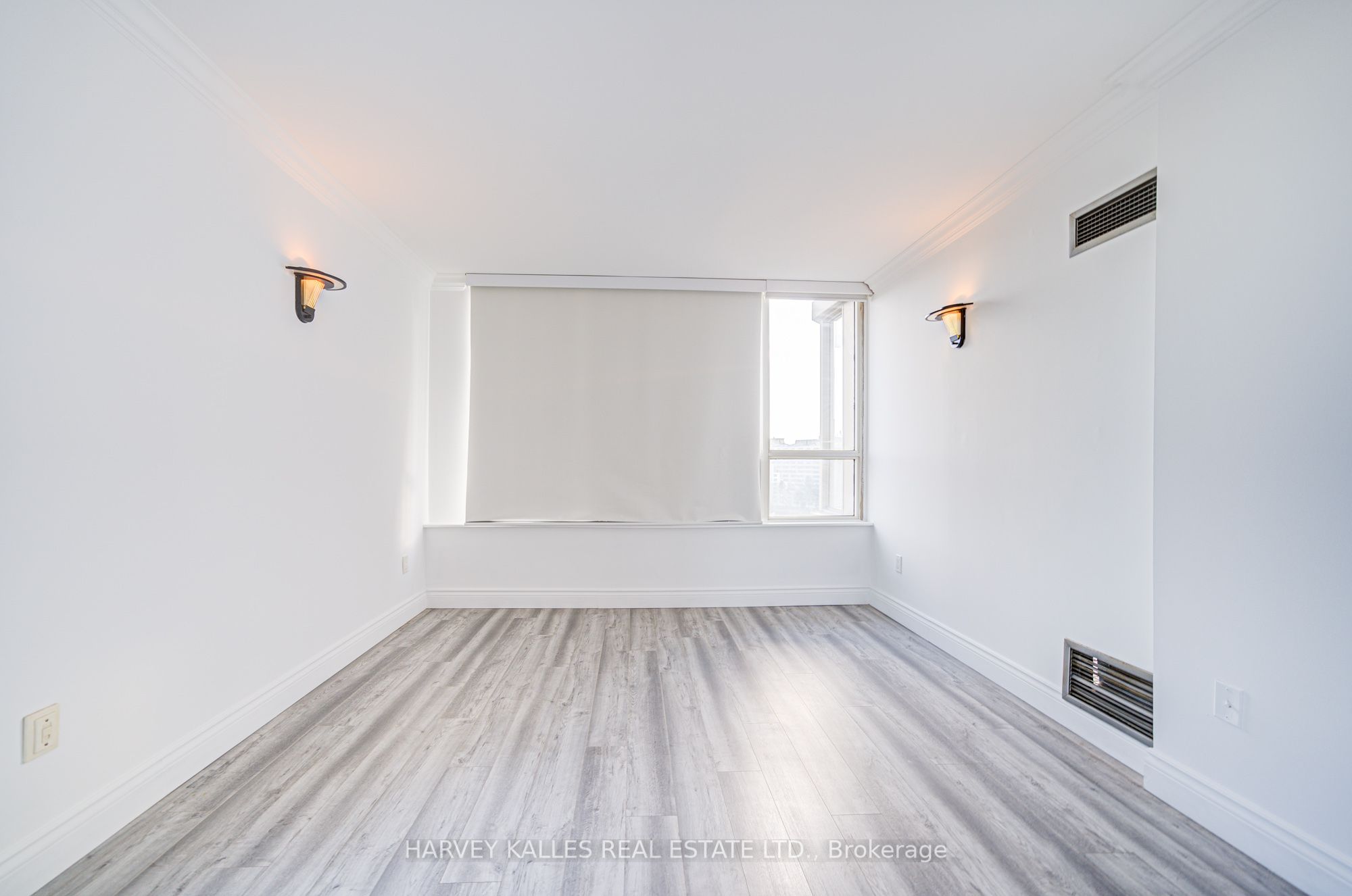 #1204 - 11 Townsgate Drive Property Photo 20