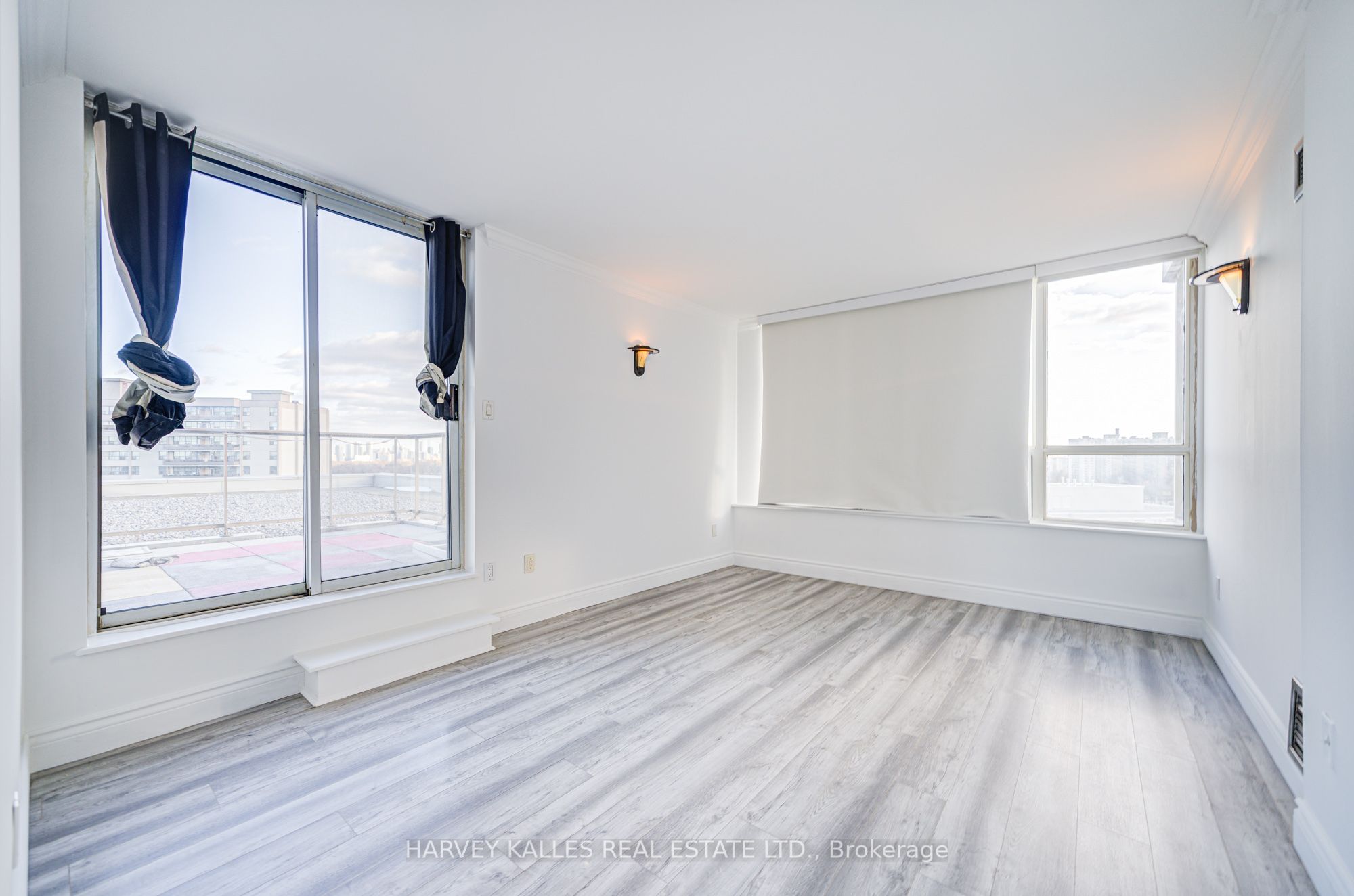 #1204 - 11 Townsgate Drive Property Photo 21