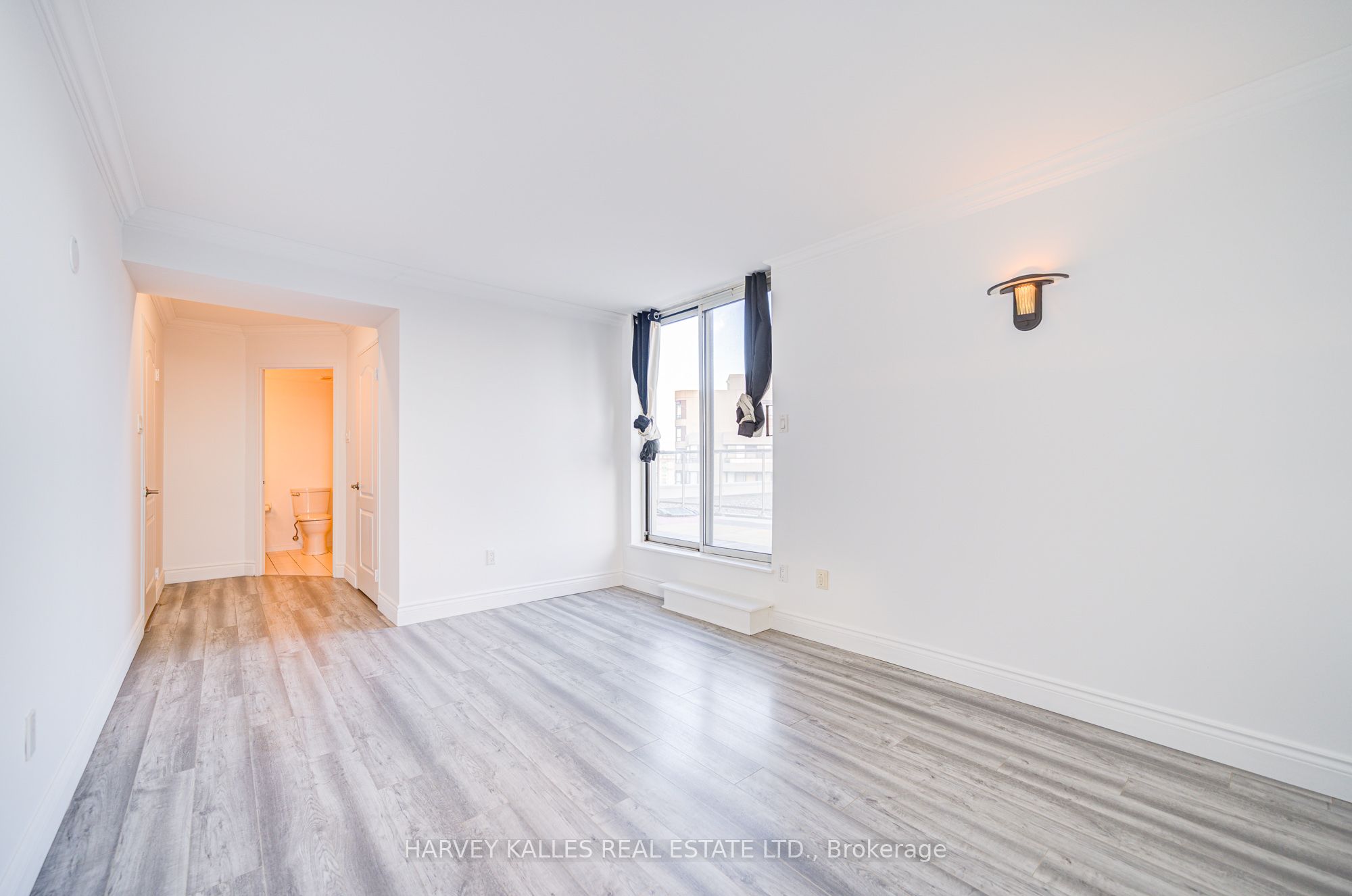#1204 - 11 Townsgate Drive Property Photo 23