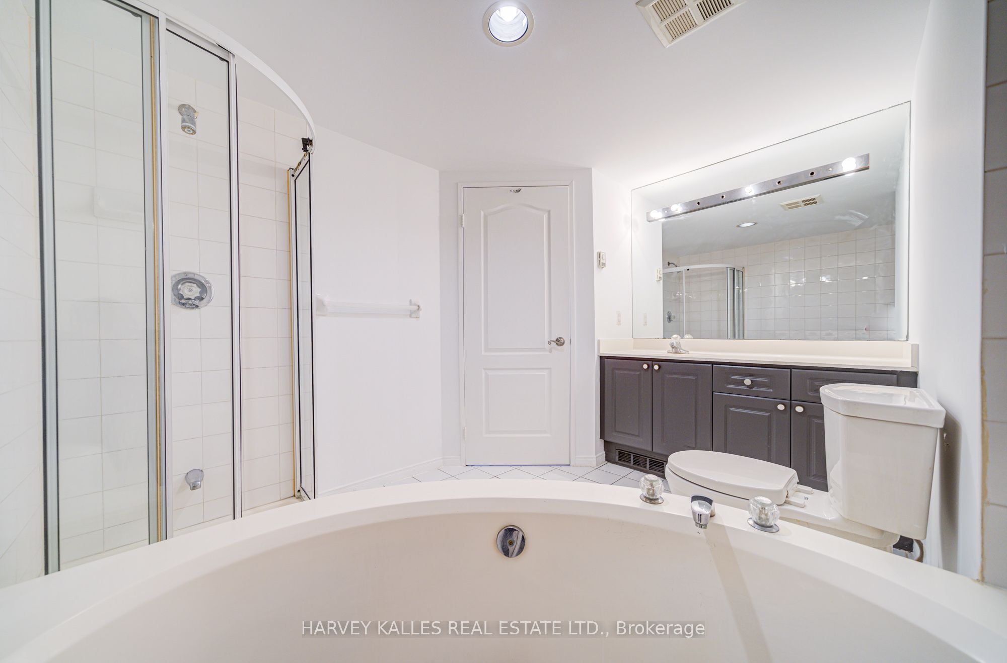 #1204 - 11 Townsgate Drive Property Photo 26