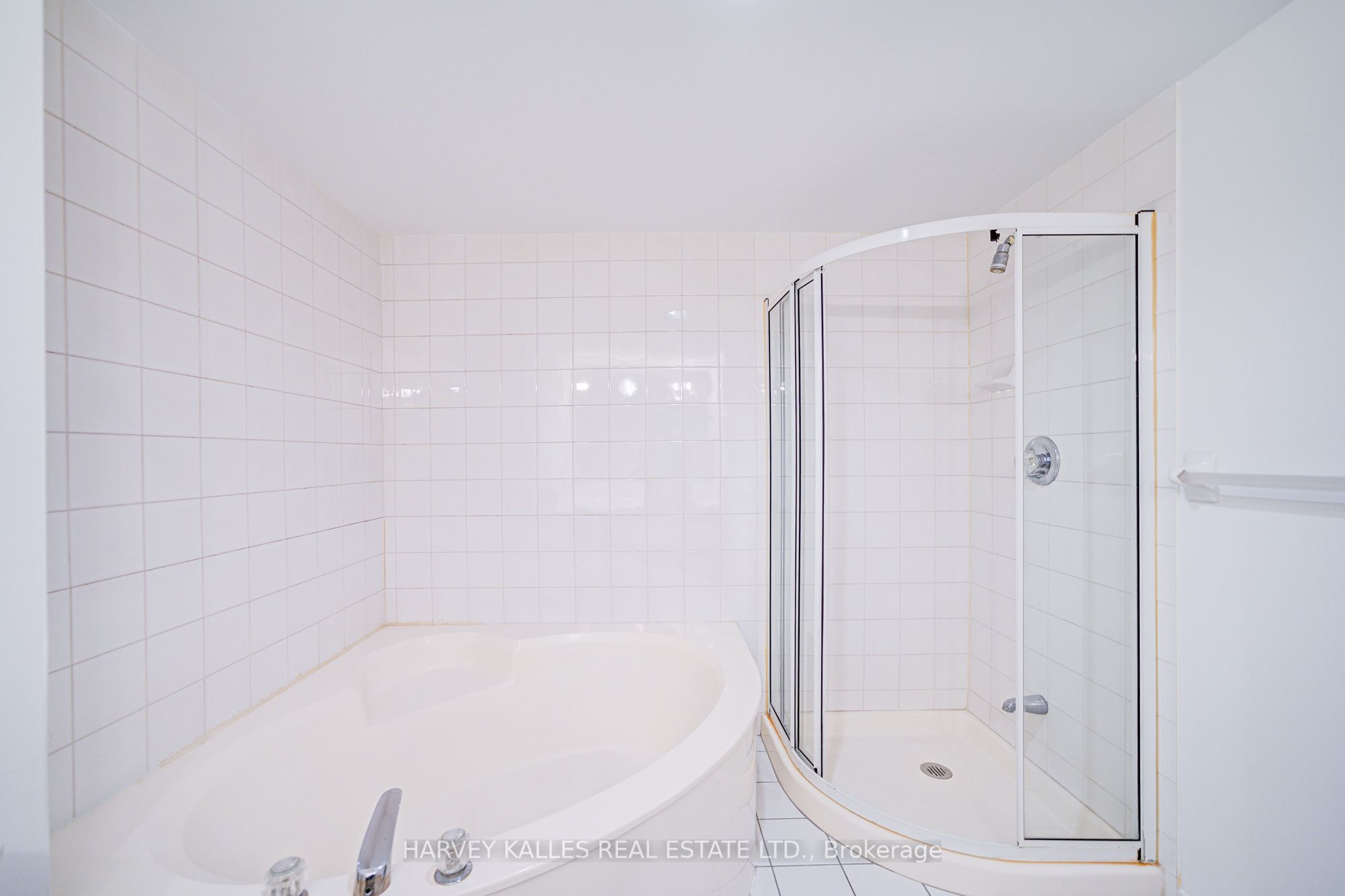 #1204 - 11 Townsgate Drive Property Photo 27
