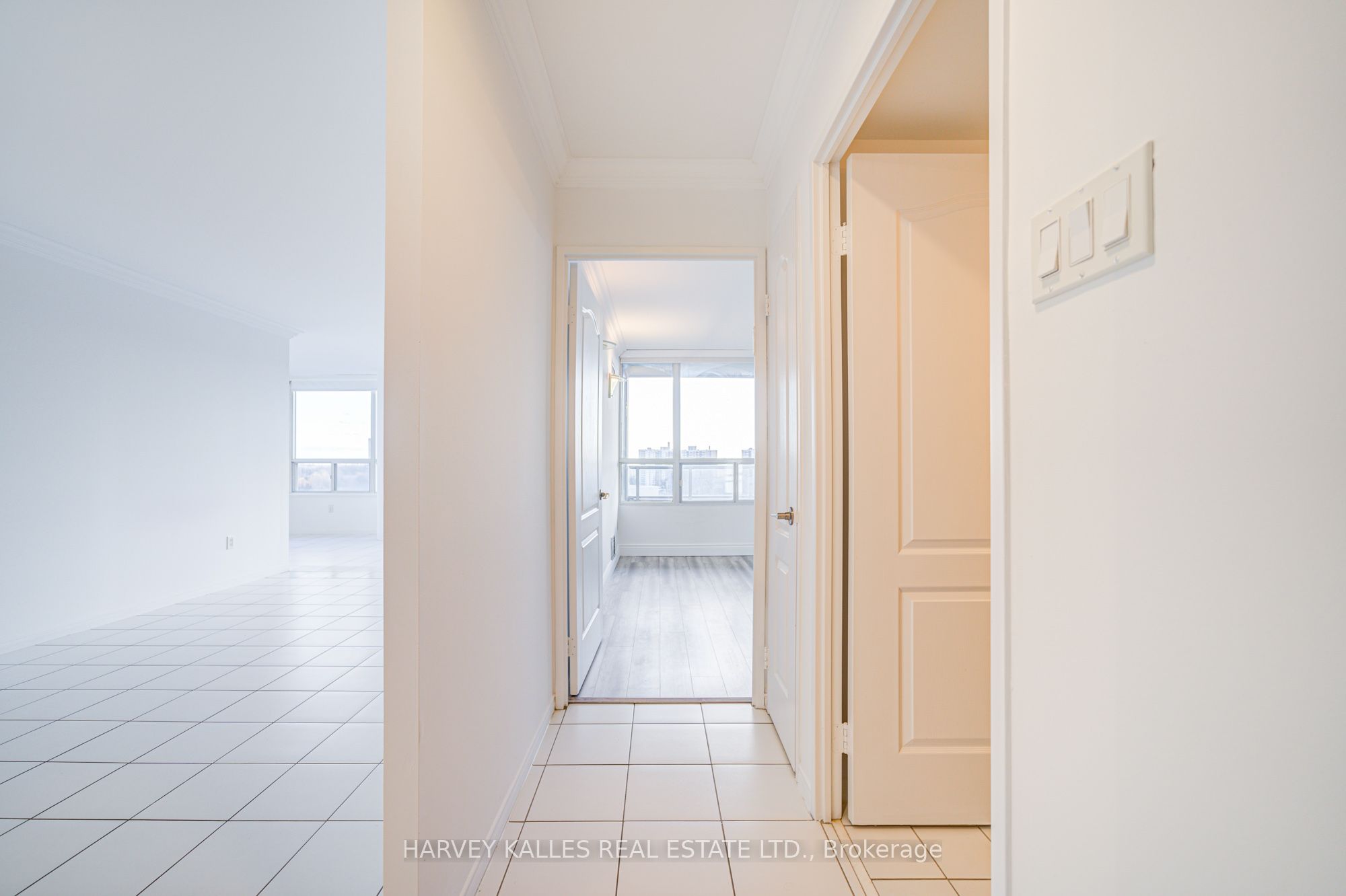 #1204 - 11 Townsgate Drive Property Photo 28