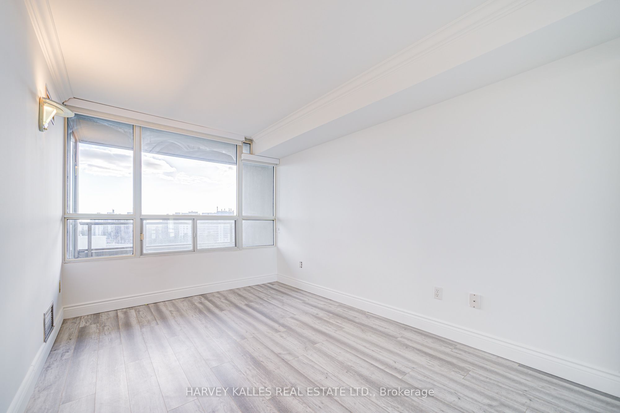 #1204 - 11 Townsgate Drive Property Photo 31