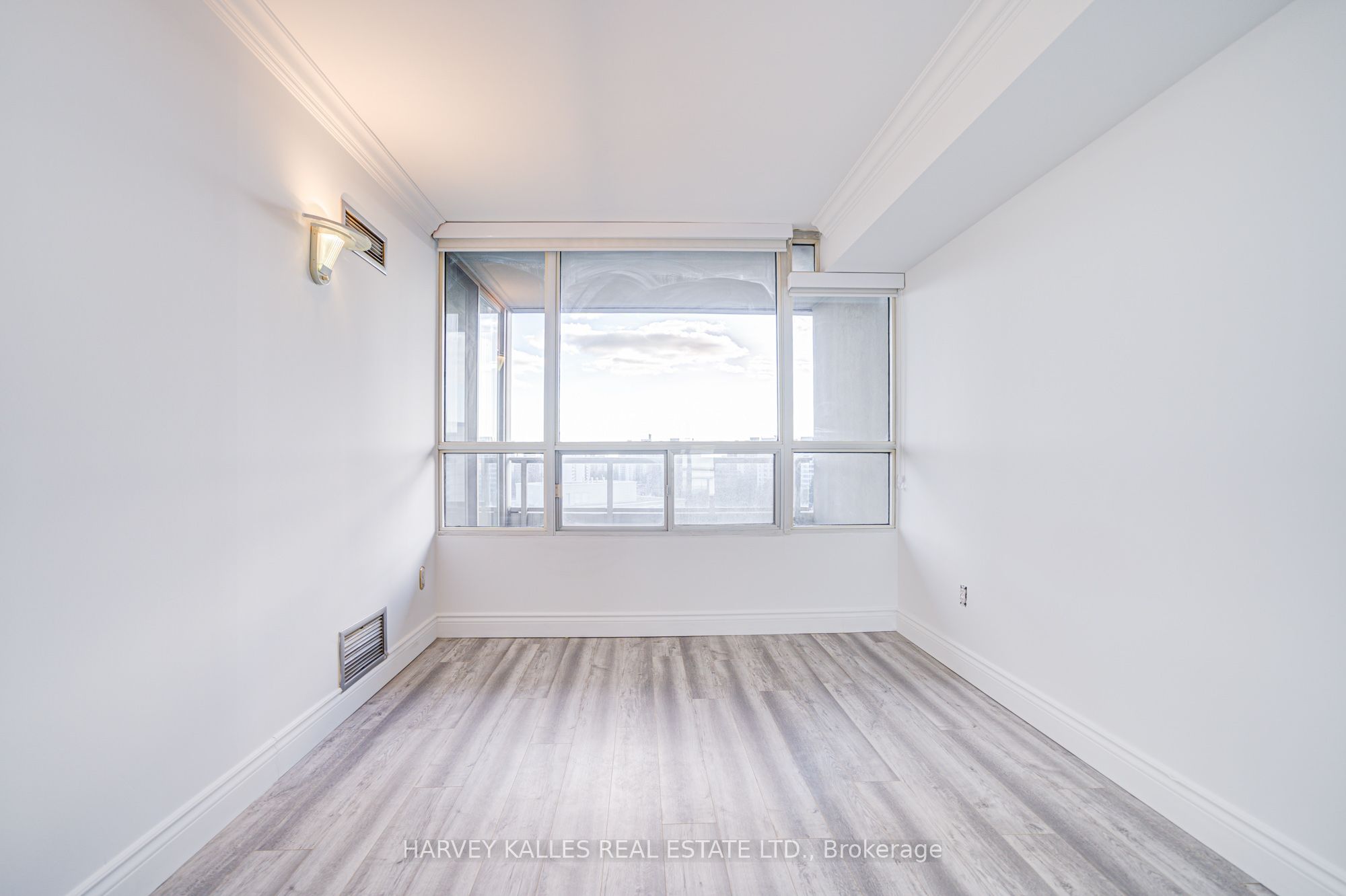 #1204 - 11 Townsgate Drive Property Photo 33