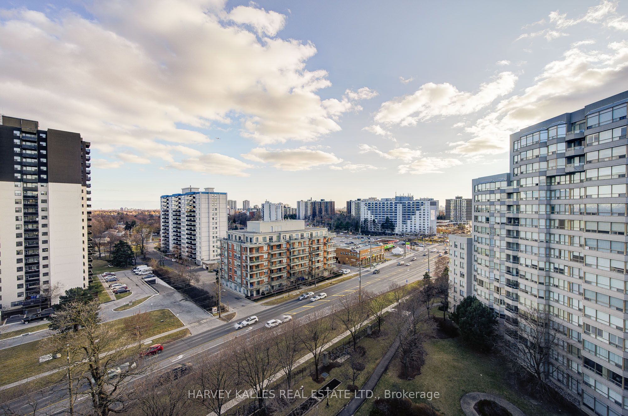 #1204 - 11 Townsgate Drive Property Photo 37