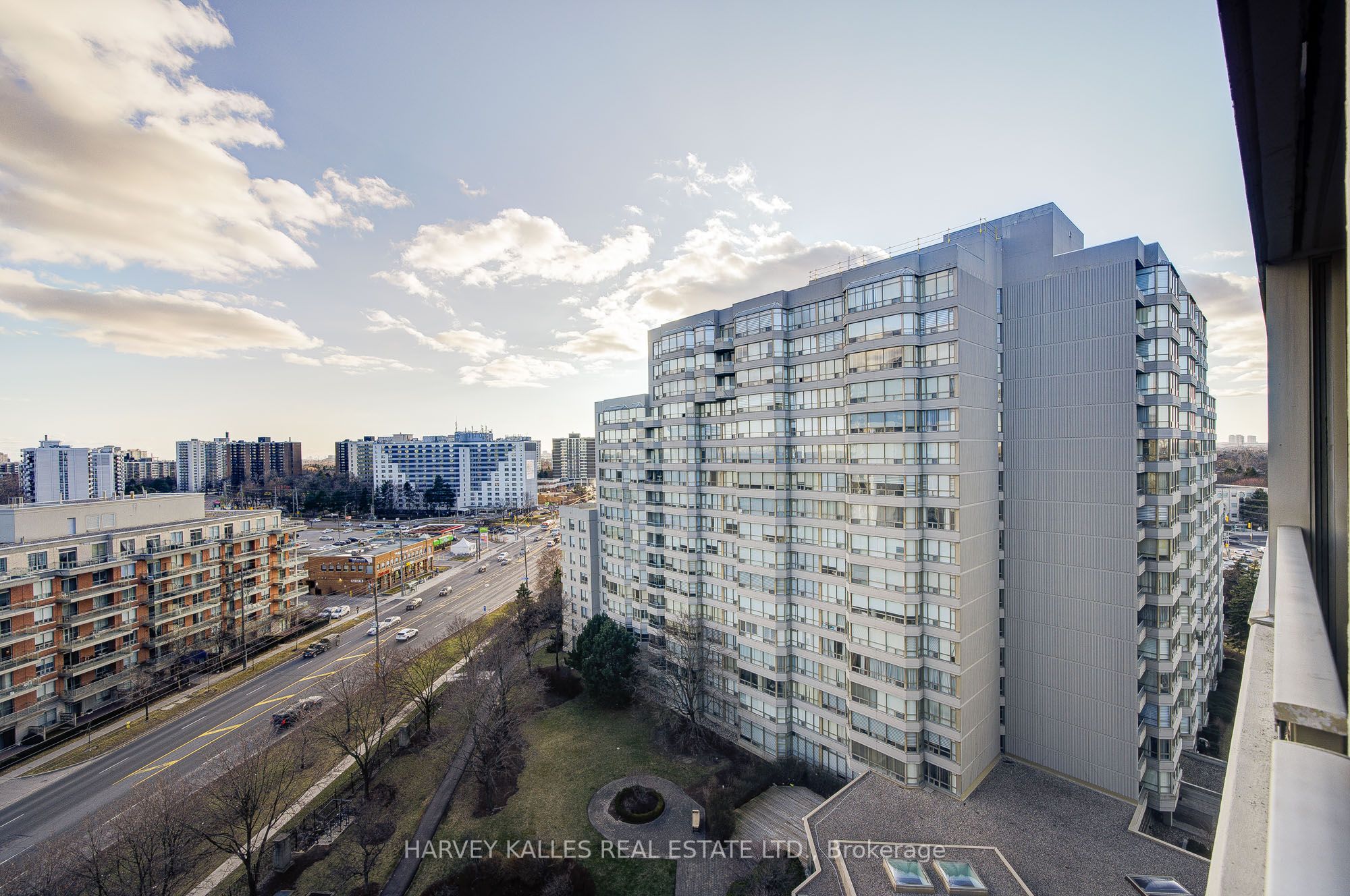 #1204 - 11 Townsgate Drive Property Photo 38