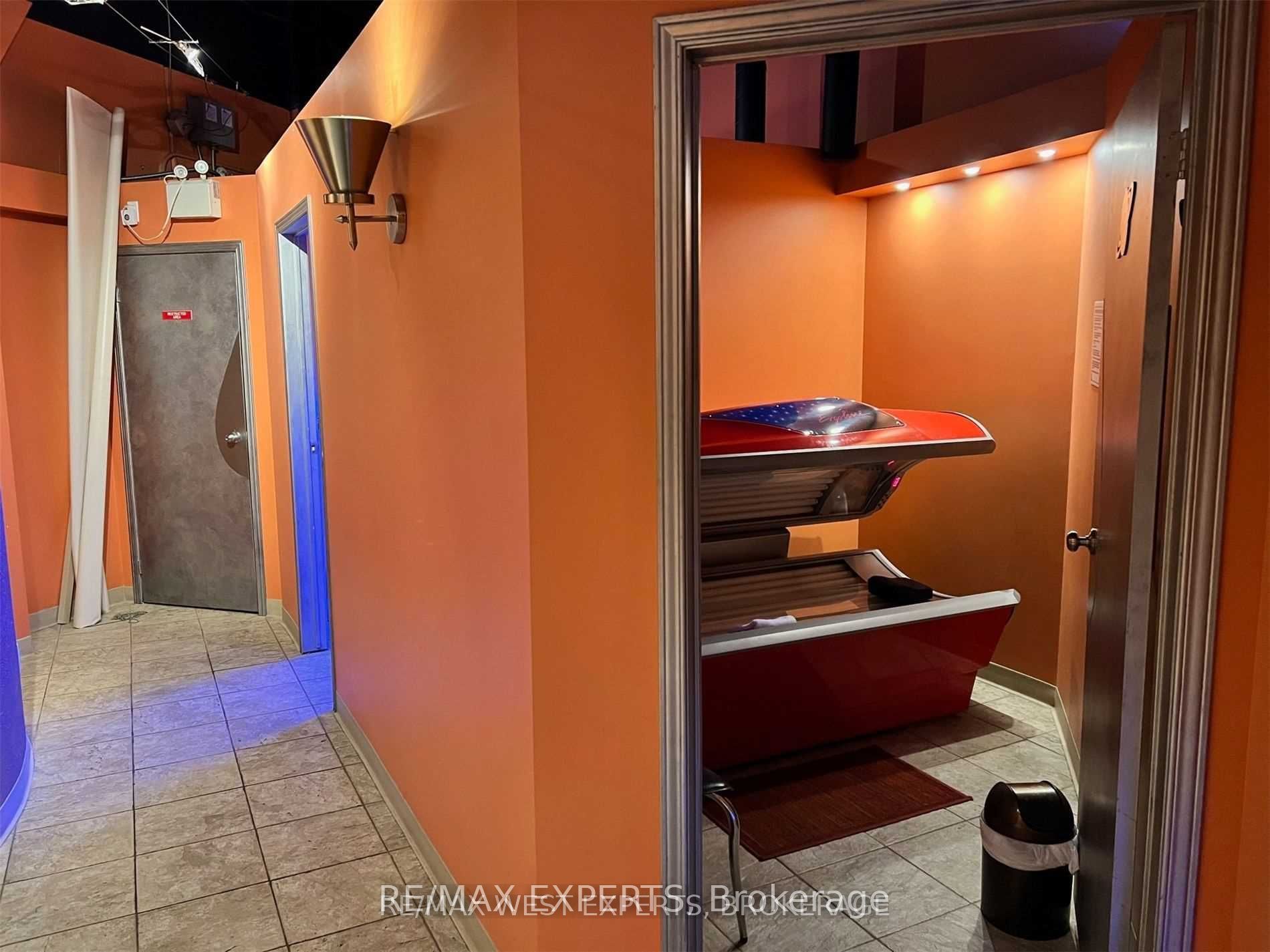#11 - 16640 Yonge Street Property Photo 8