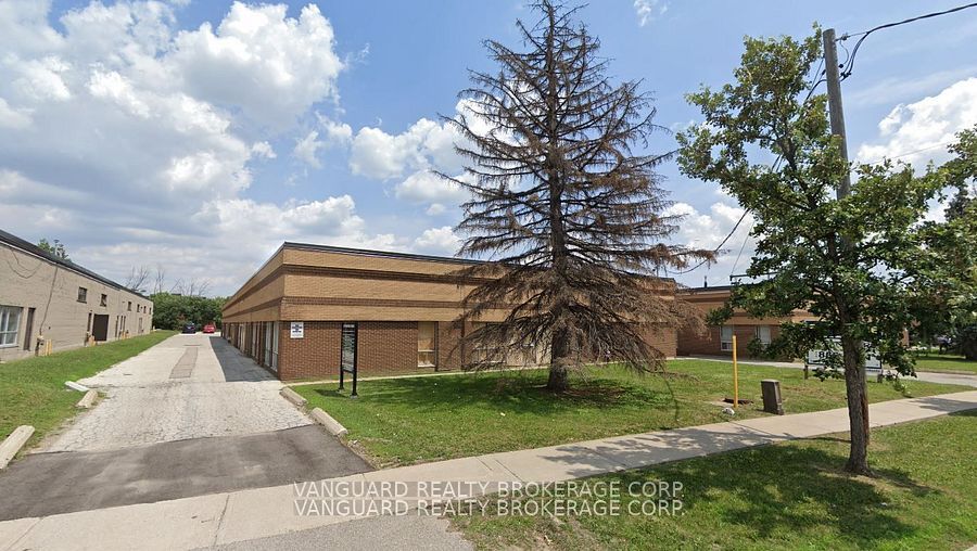#7 - 147 Norfinch Drive Property Photo 1