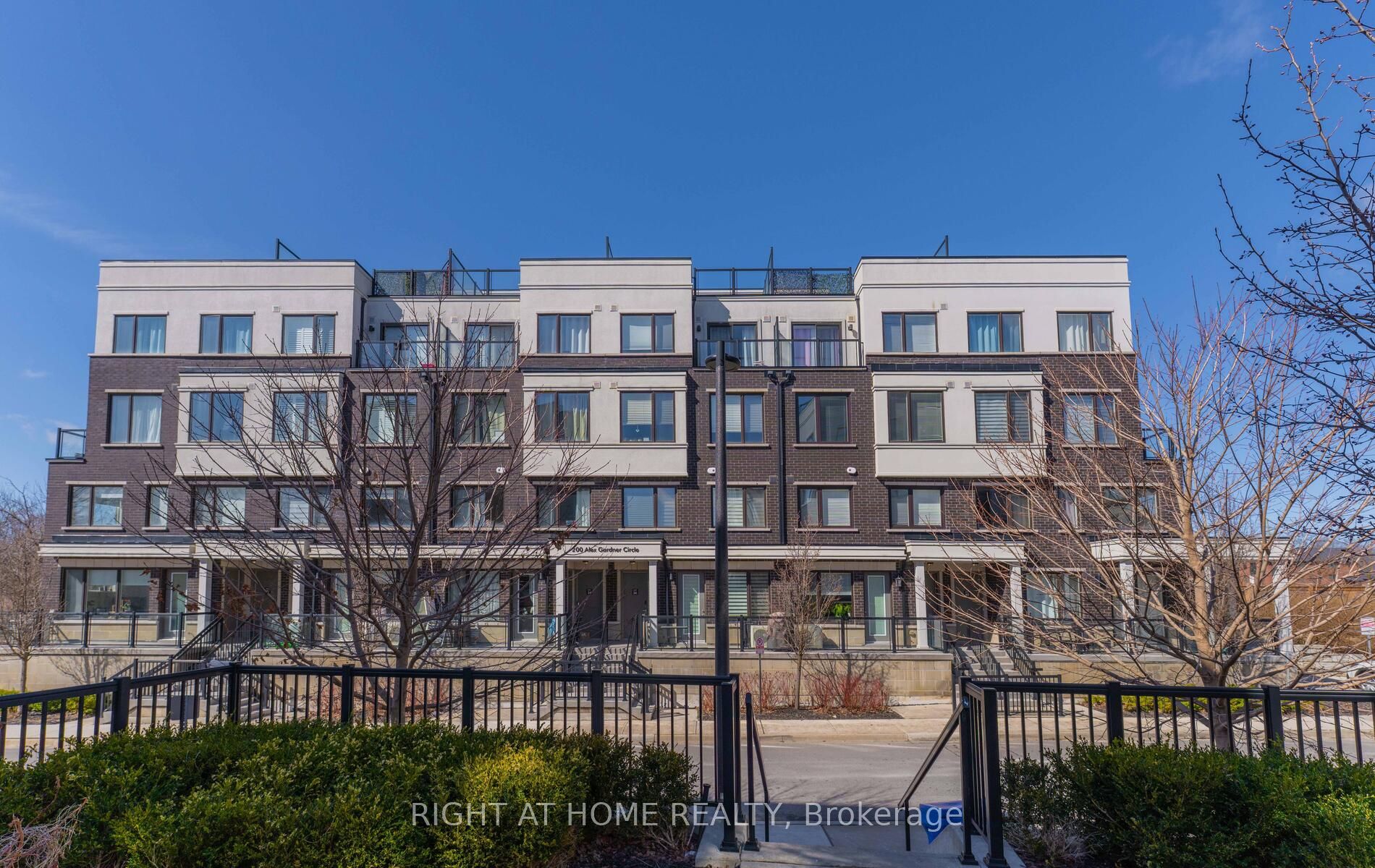 #25 - 200 Alex Gardner Circle Property Photo 1