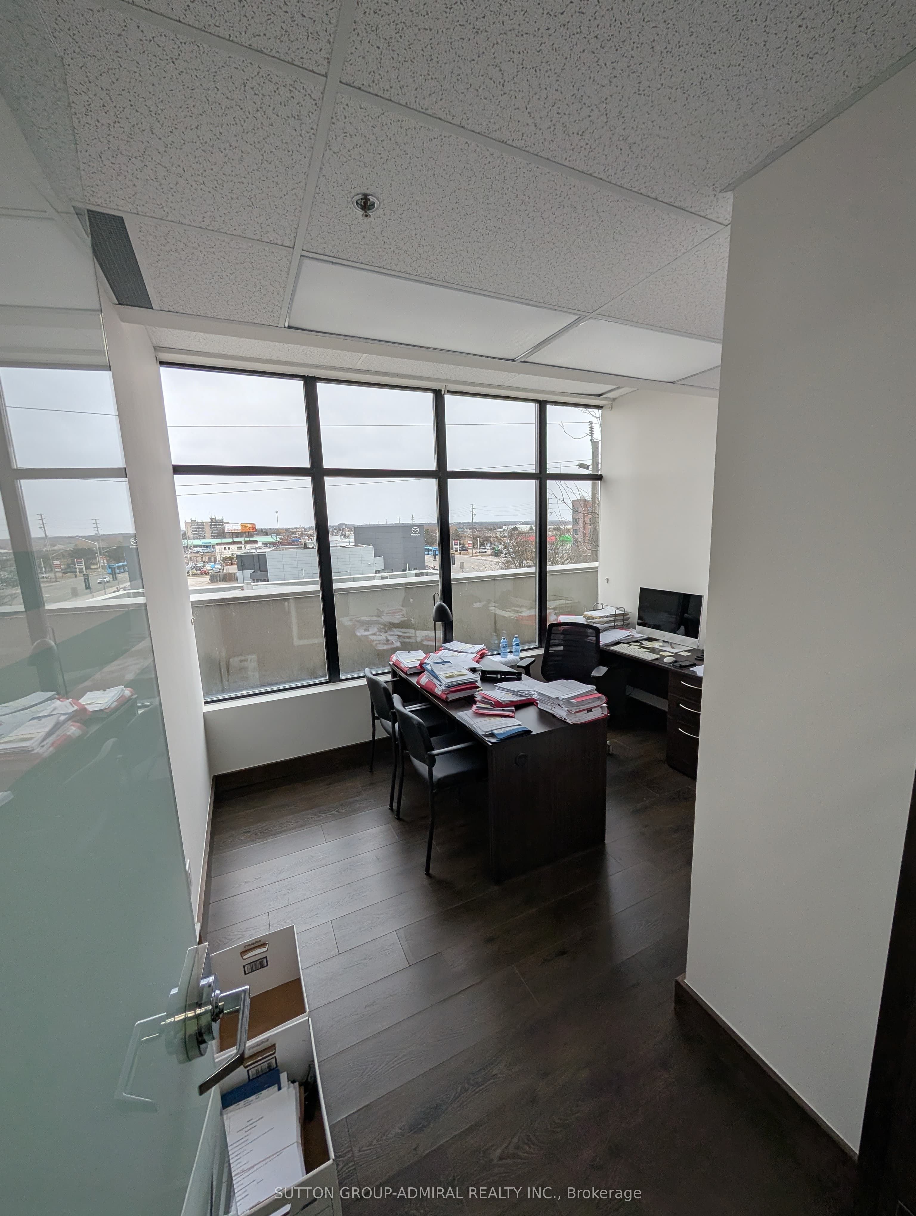 #301 - 10376 Yonge Street Property Photo 4