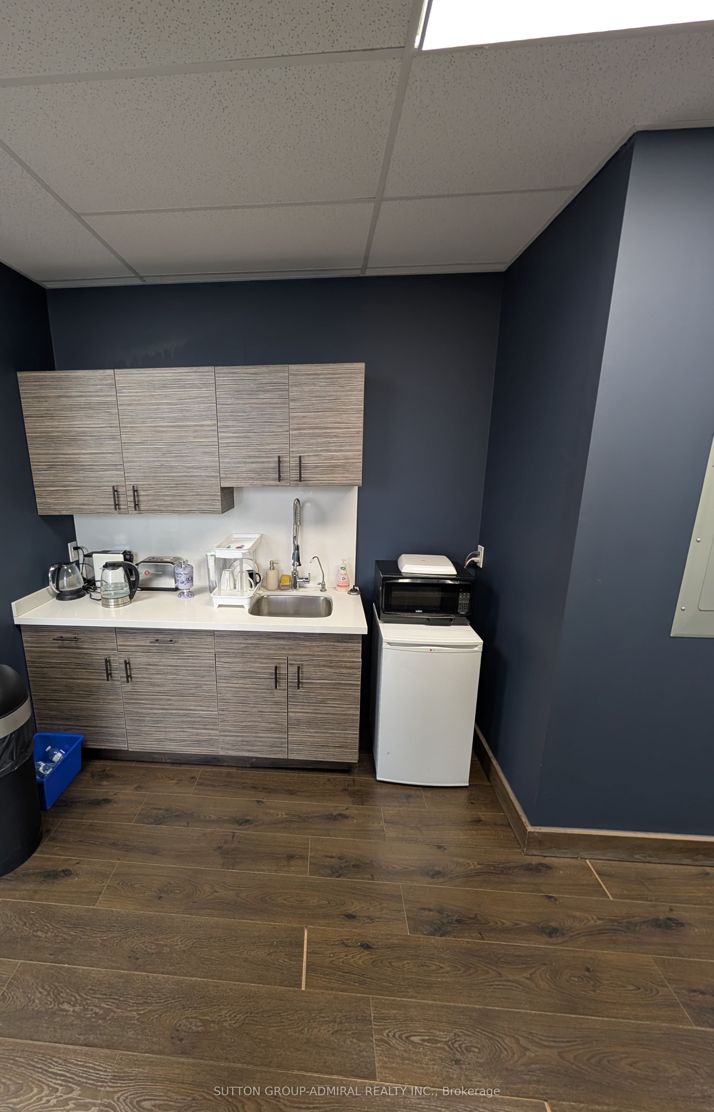 #301 - 10376 Yonge Street Property Photo 5