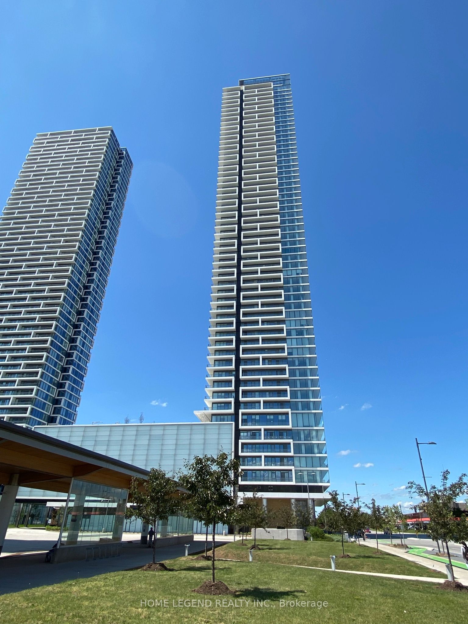 950 Portage Pkwy Property Photo