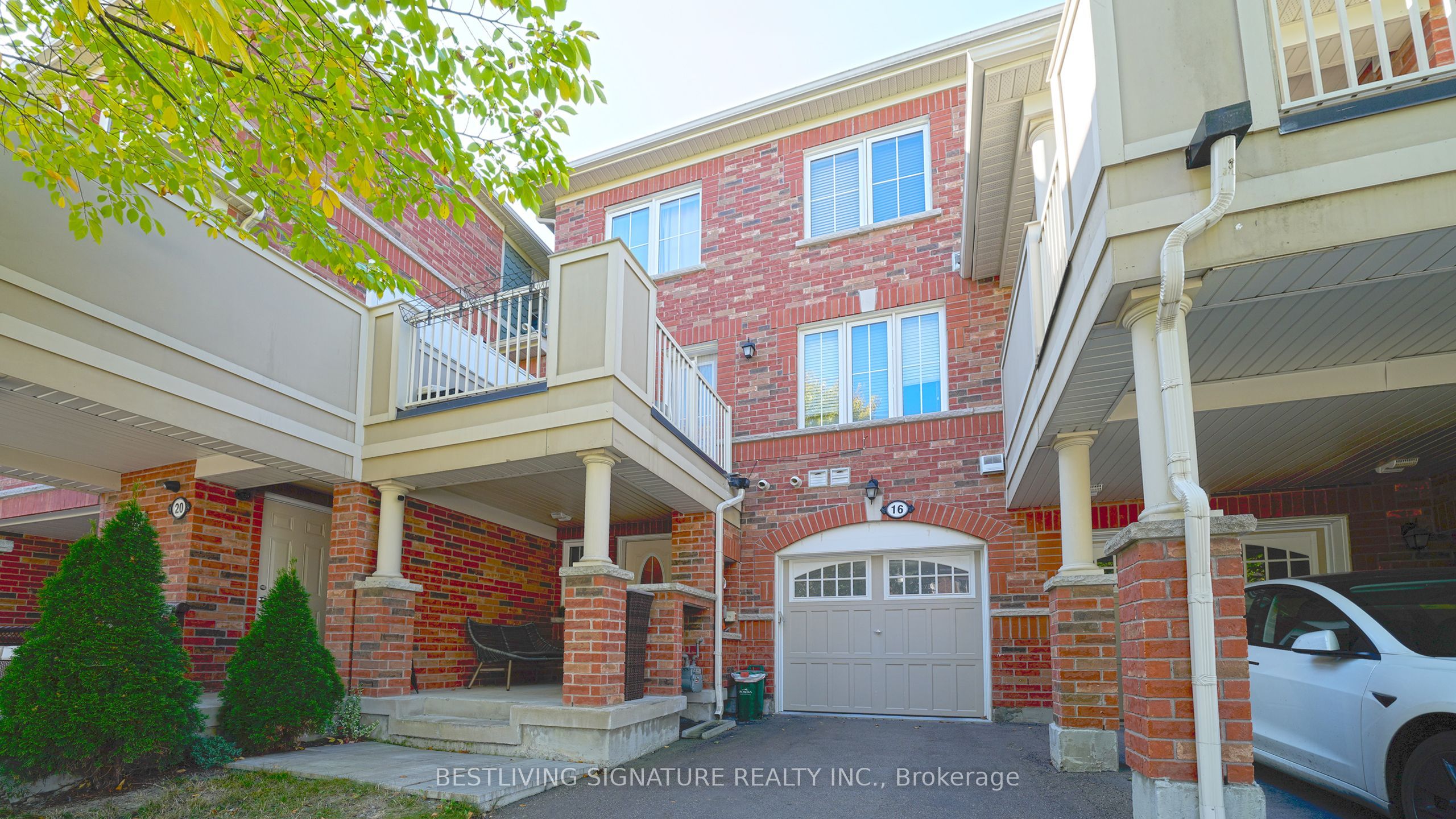 16 Stocks Ln Property Photo