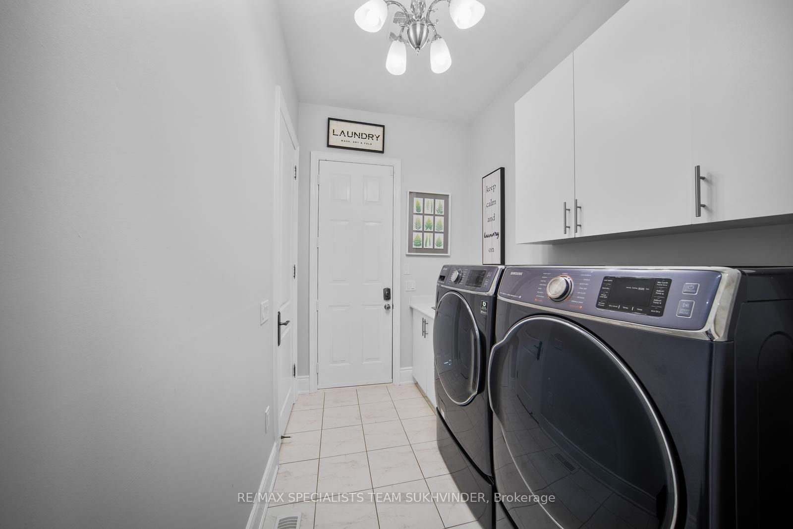 378 Woodgate Pines Drive Property Photo 16