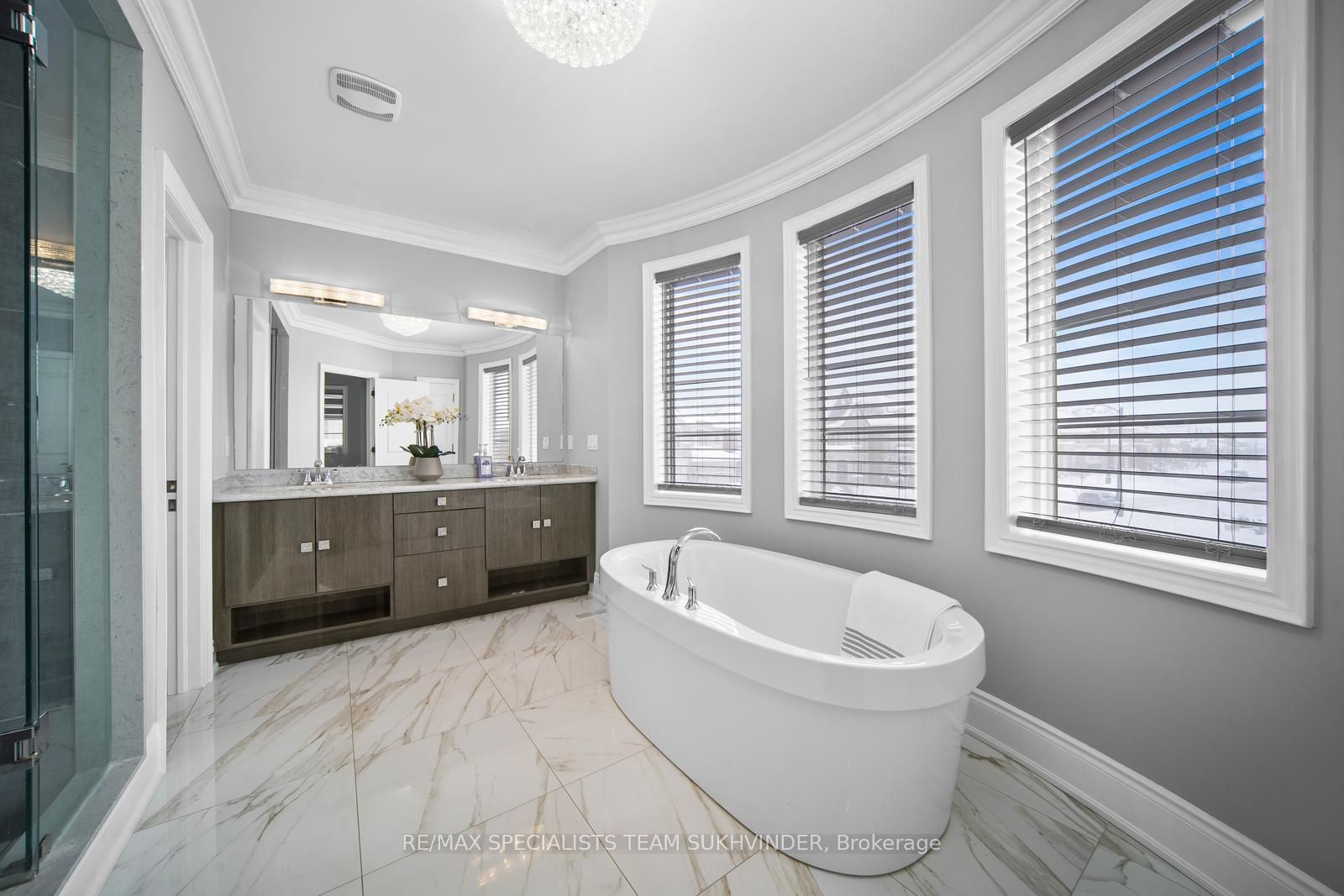 378 Woodgate Pines Drive Property Photo 21