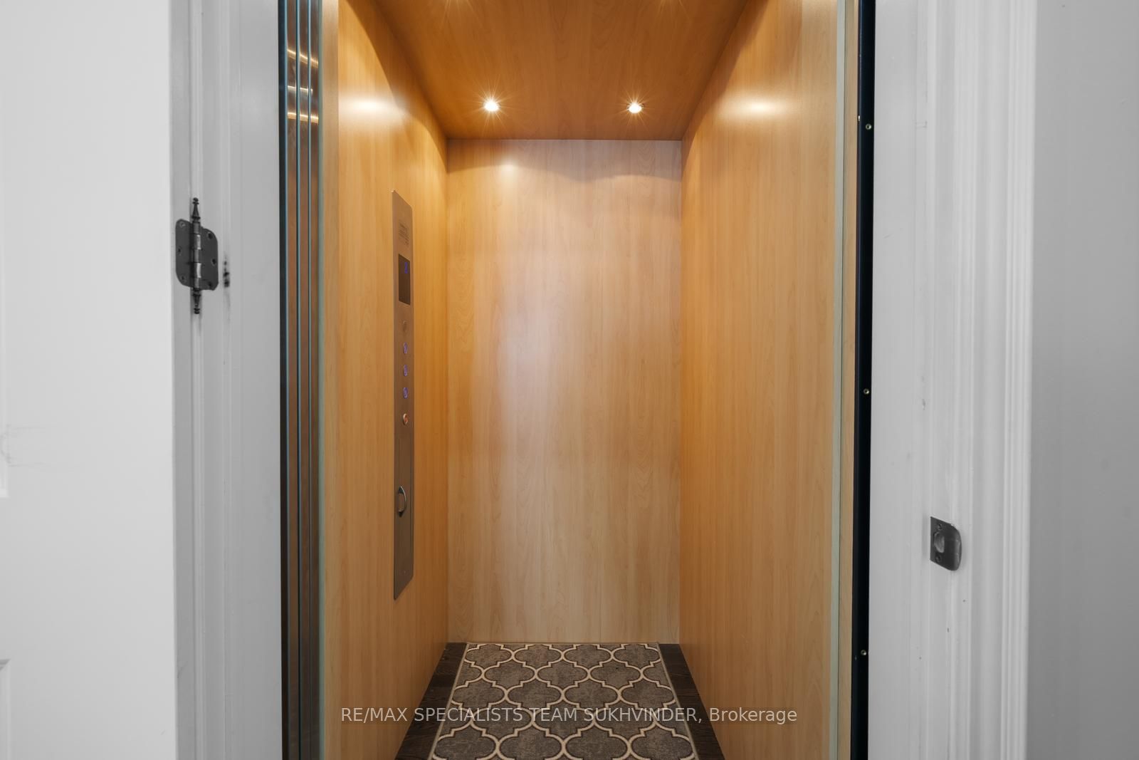 378 Woodgate Pines Drive Property Photo 34