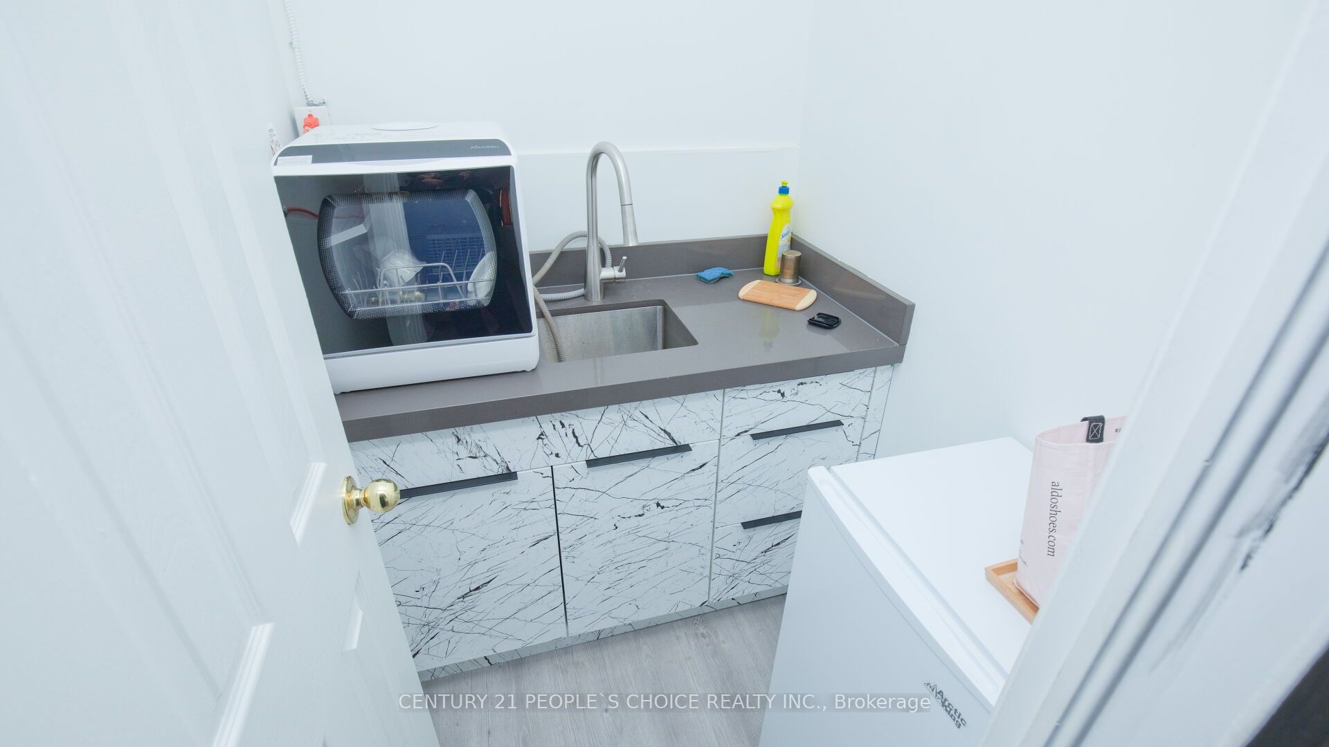 #unit 2 - 360 Rayette Road Property Photo 28