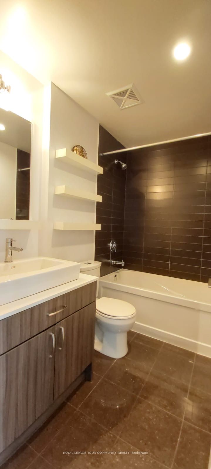 #1510 - 9201 Yonge Street Property Photo 8