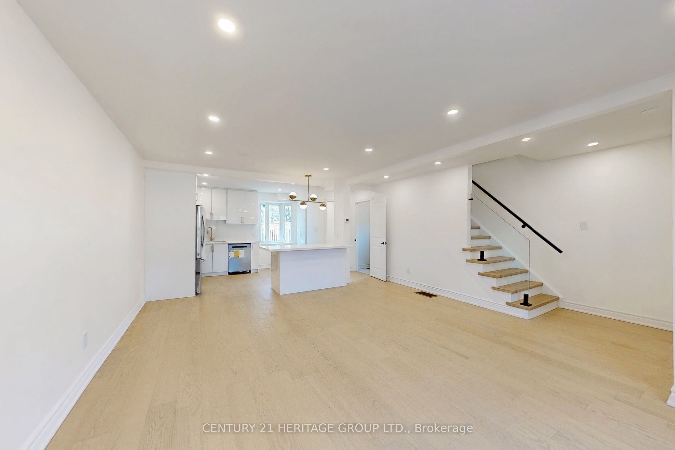 238 William Roe Boulevard Property Photo 3
