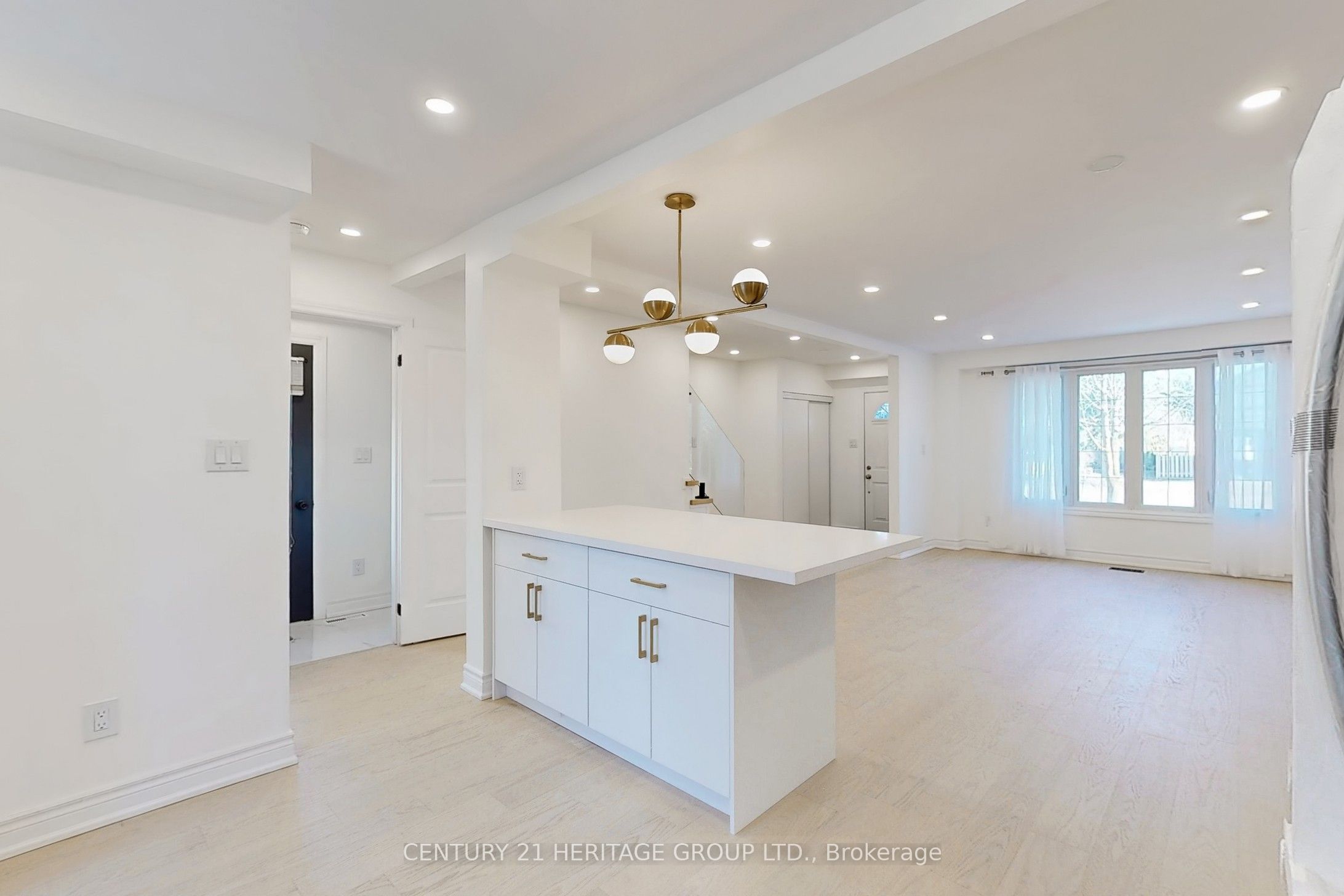 238 William Roe Boulevard Property Photo 6