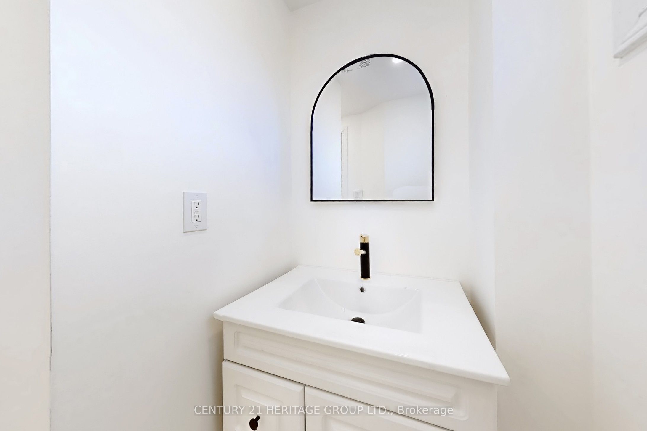 238 William Roe Boulevard Property Photo 11