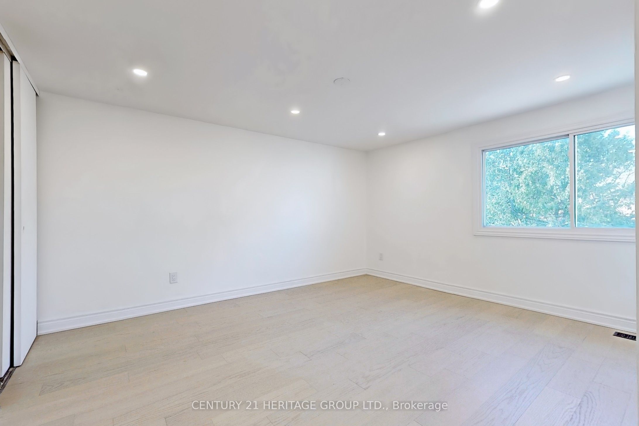 238 William Roe Boulevard Property Photo 15