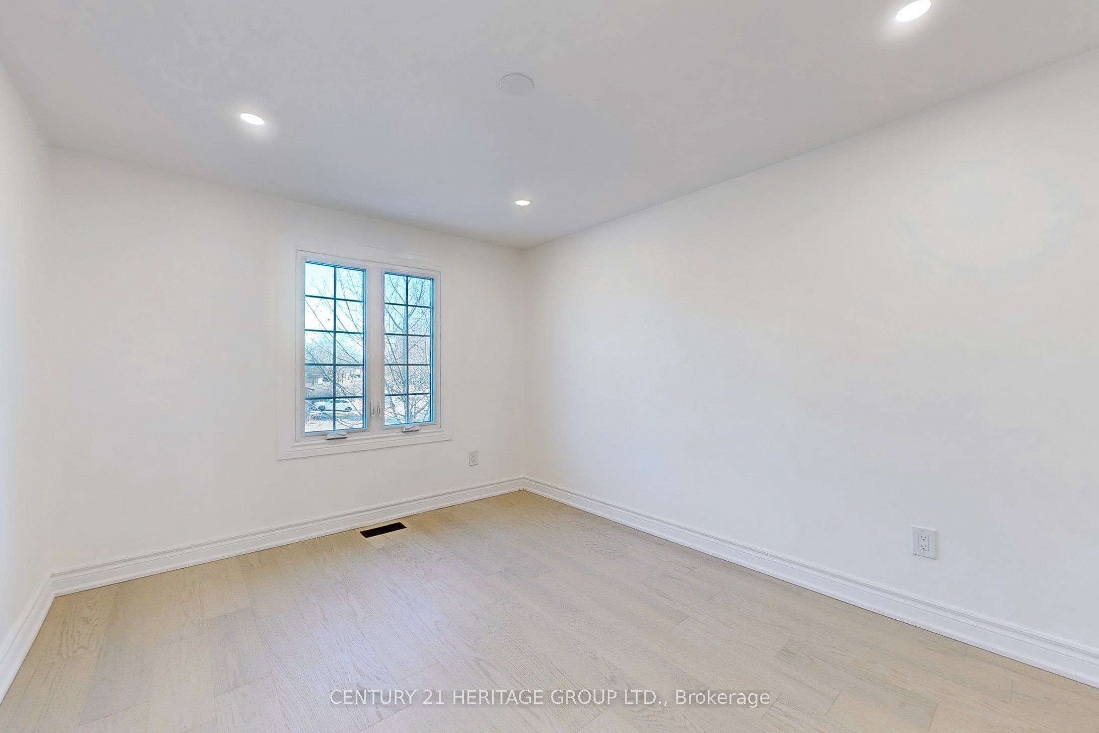 238 William Roe Boulevard Property Photo 19
