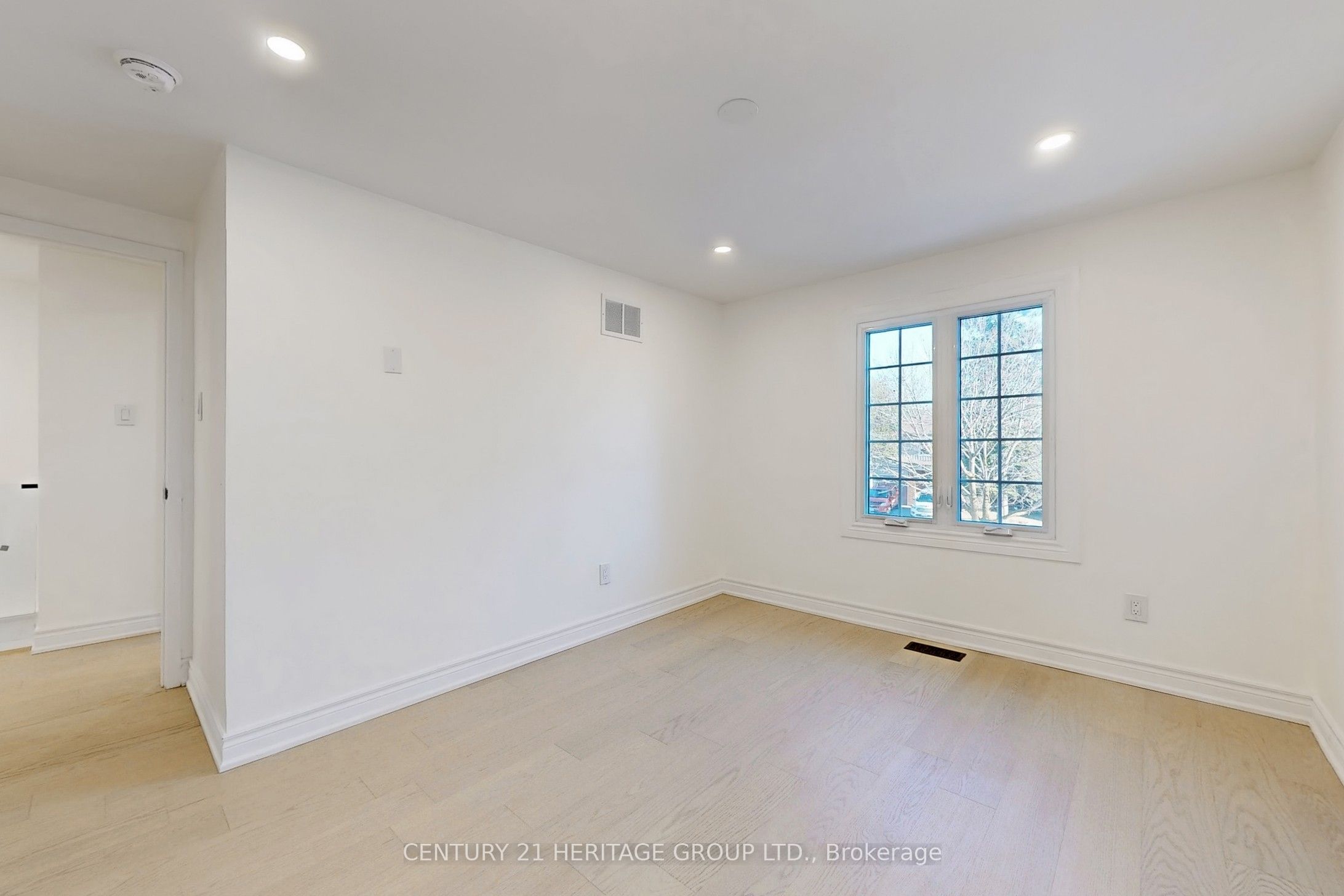 238 William Roe Boulevard Property Photo 20
