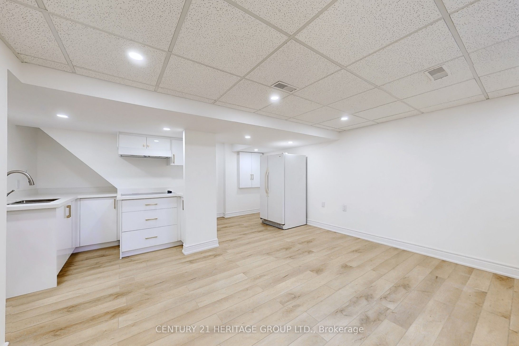 238 William Roe Boulevard Property Photo 27