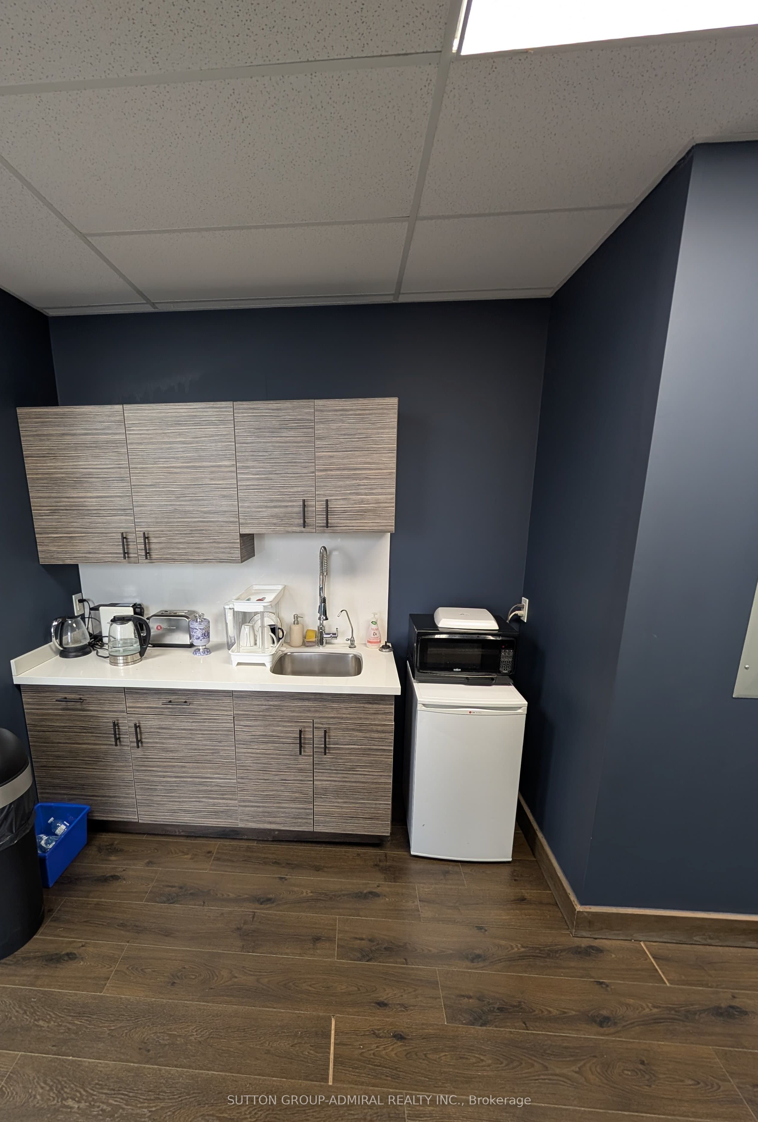 #301 - 10376 Yonge Street Property Photo 8