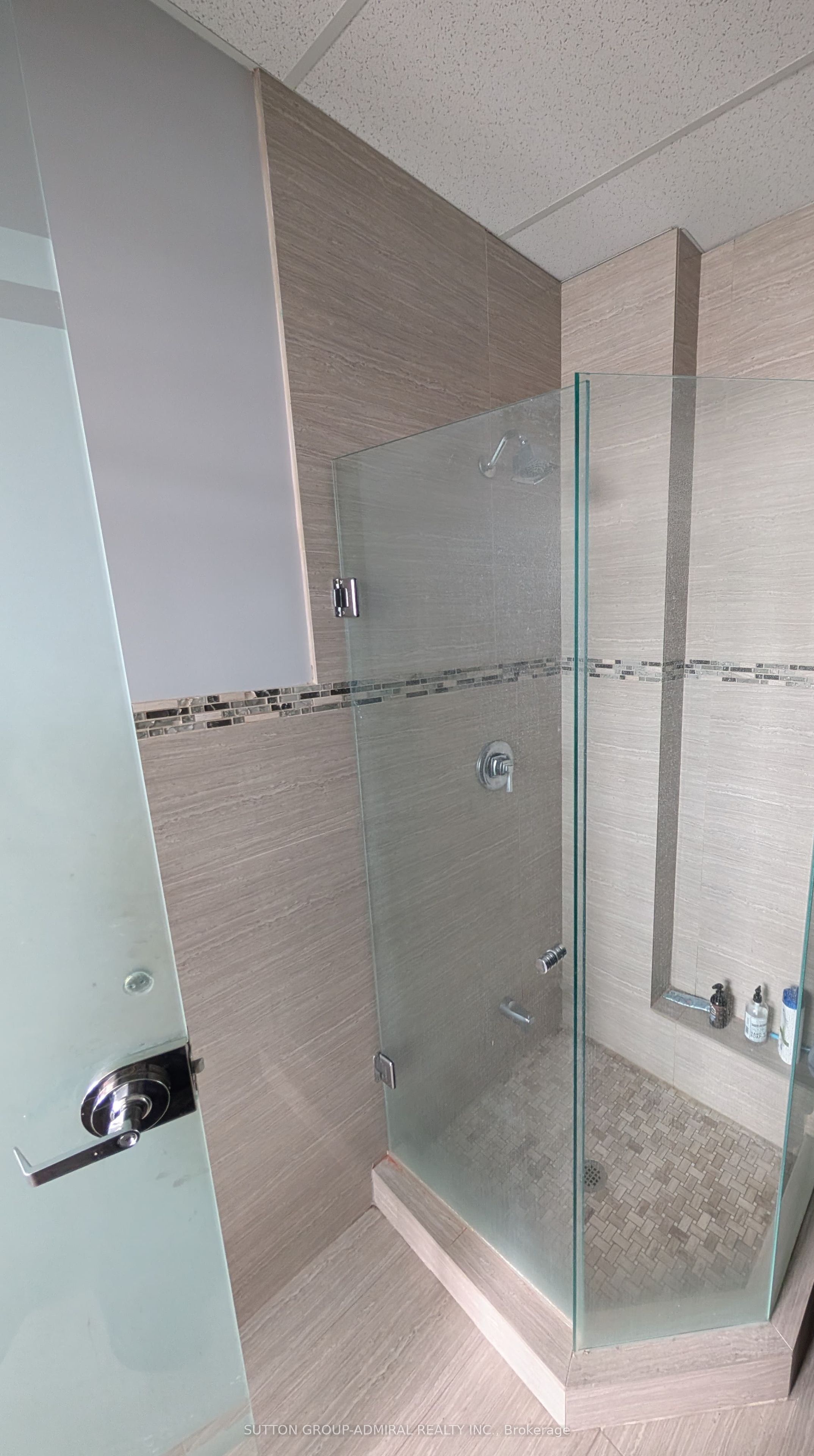 #301 - 10376 Yonge Street Property Photo 24