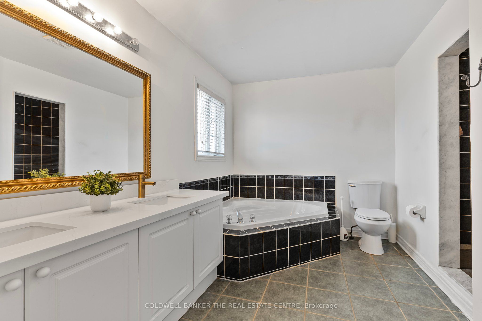 2 Reddenhurst Crescent Property Photo 25