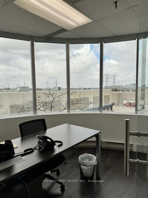 #301 - 3950 14th Avenue Property Photo 14