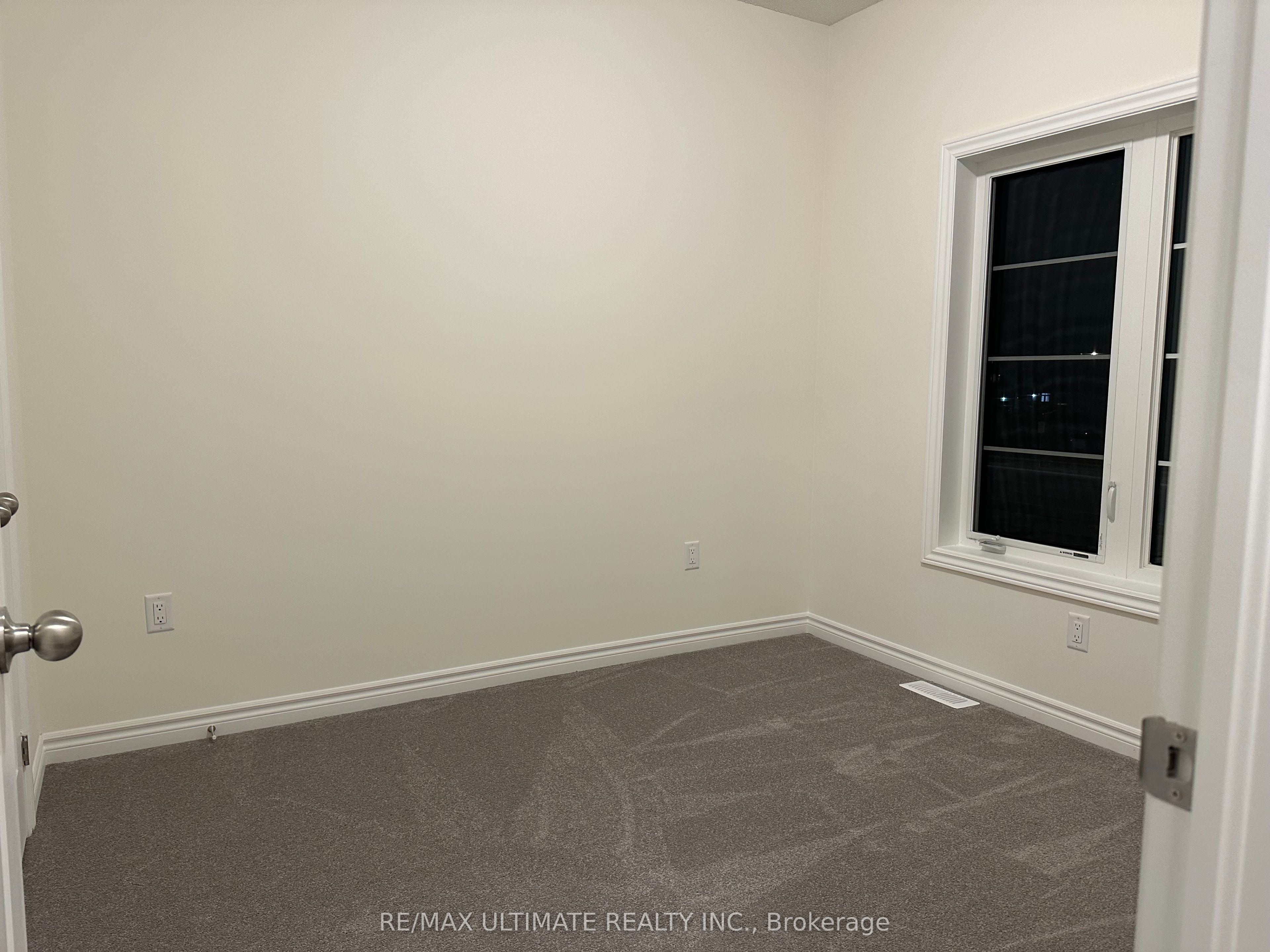 123 Haldimand Crescent Property Photo 11