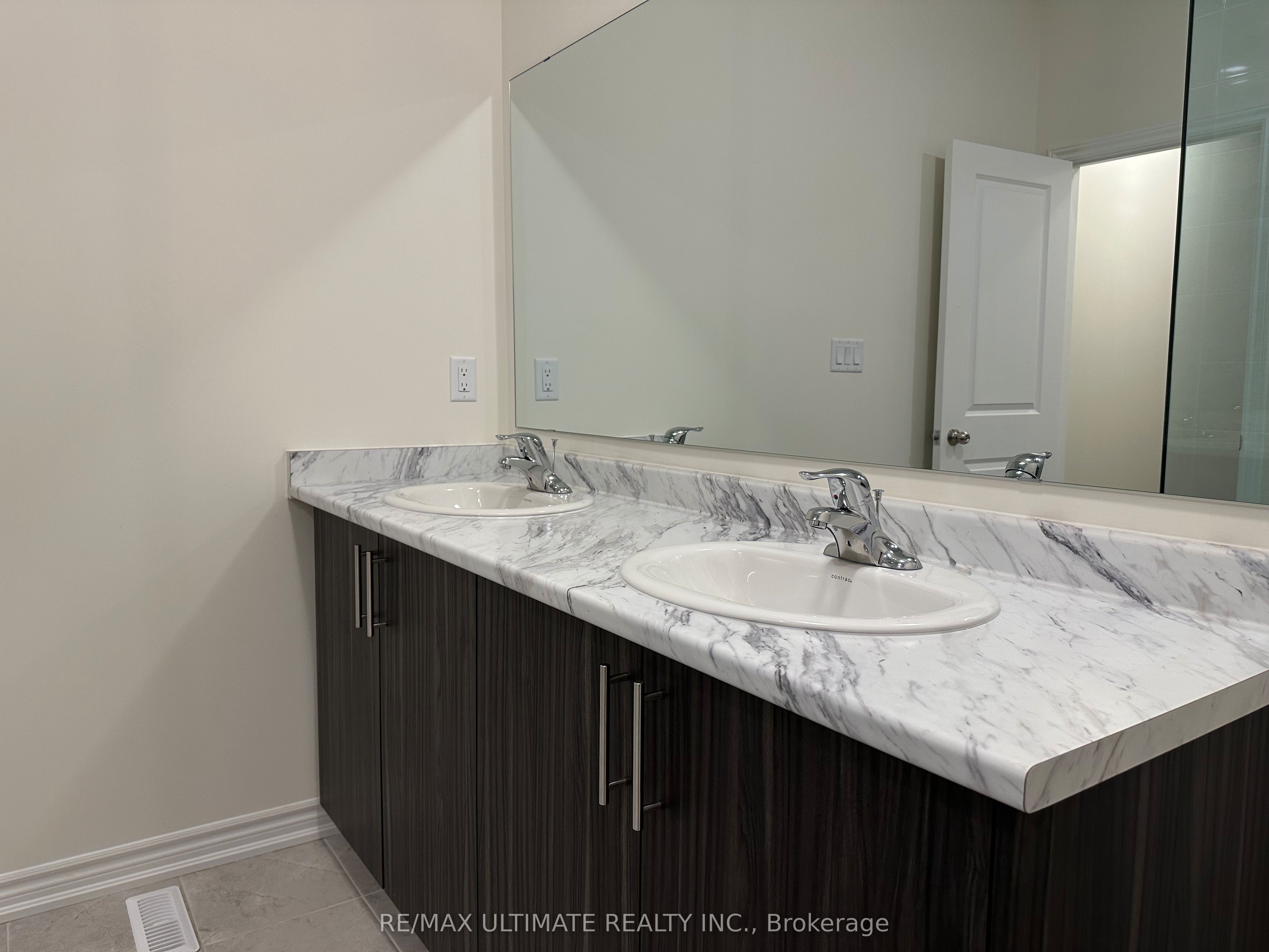 123 Haldimand Crescent Property Photo 15
