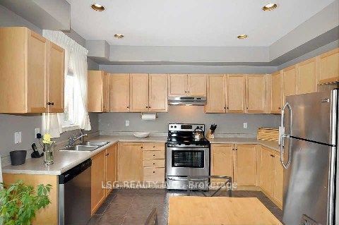 48 Grand Oak Drive N Property Photo 4
