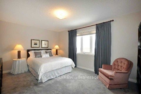 48 Grand Oak Drive N Property Photo 6