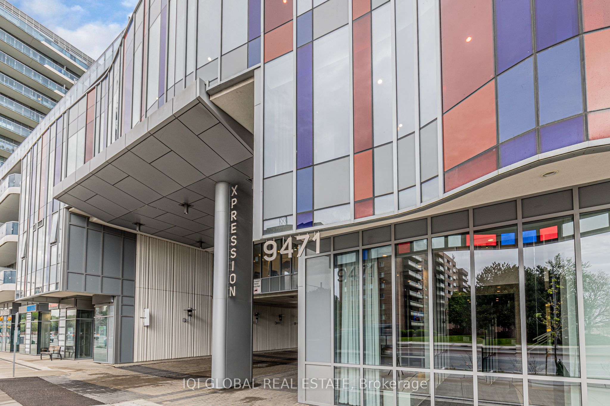 #301 - 9471 Yonge Street Property Photo 2
