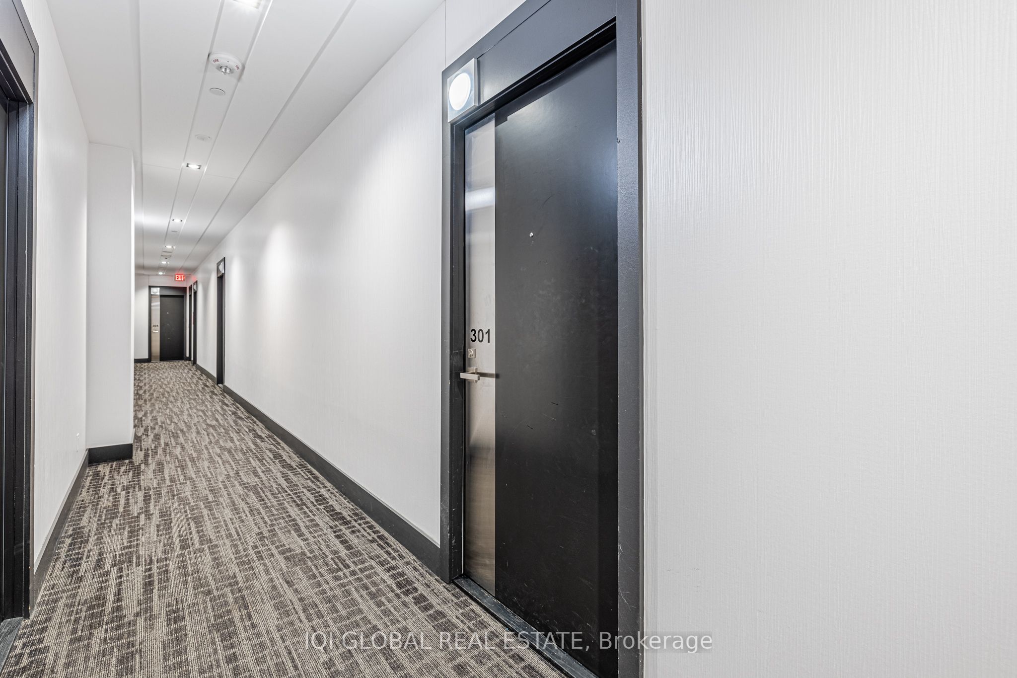 #301 - 9471 Yonge Street Property Photo 4